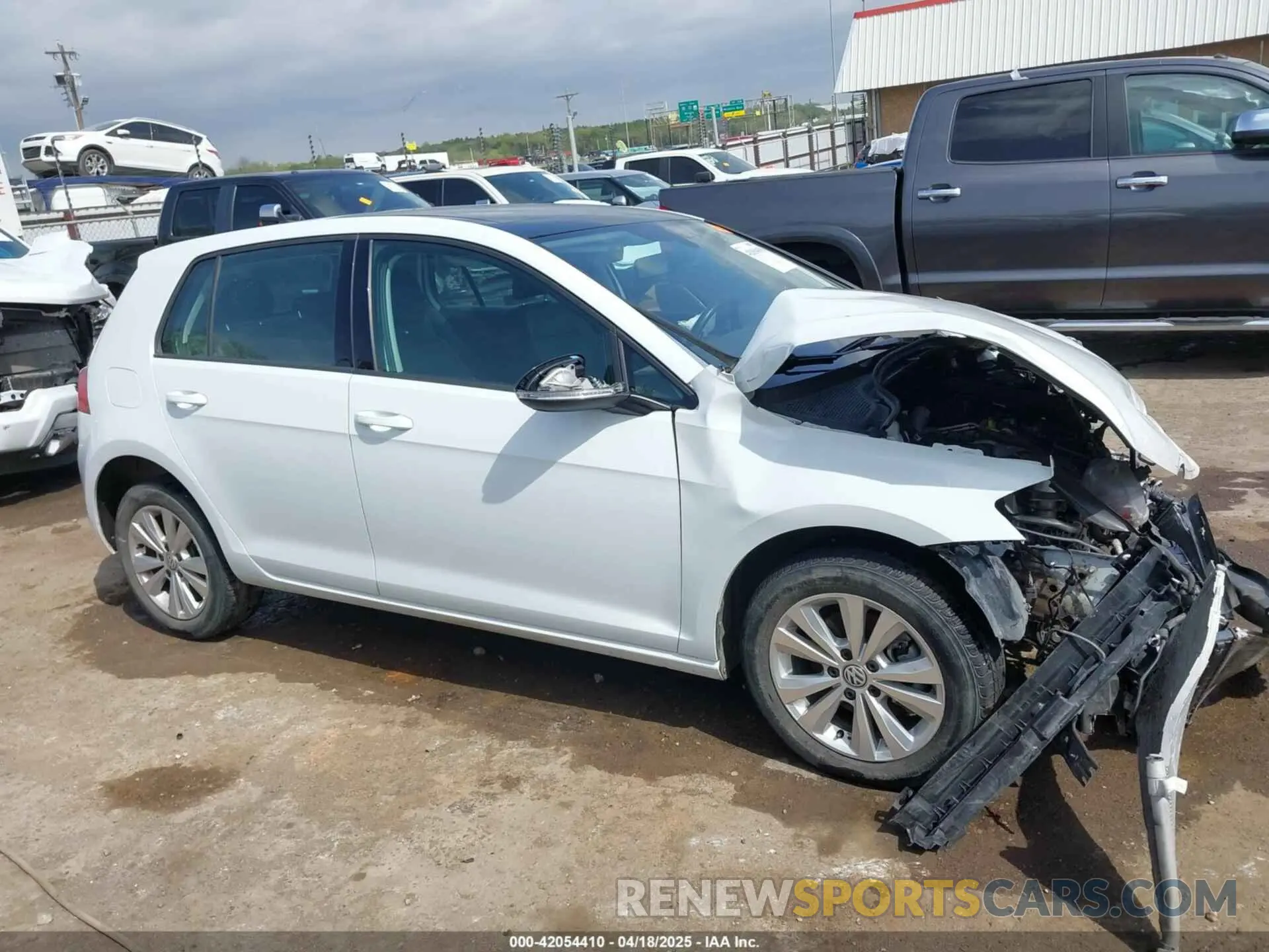 13 Photograph of a damaged car 3VWG57AU7MM003388 VOLKSWAGEN GOLF 2021
