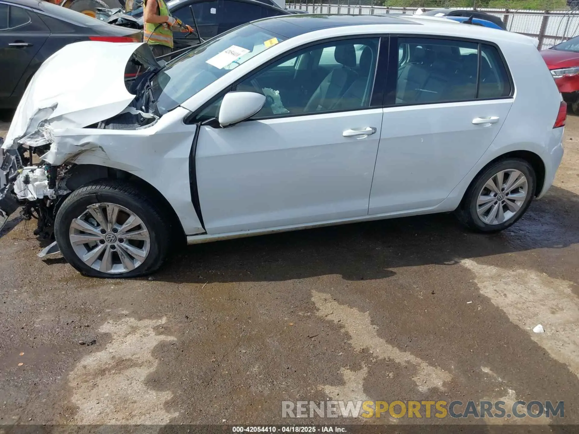 14 Photograph of a damaged car 3VWG57AU7MM003388 VOLKSWAGEN GOLF 2021