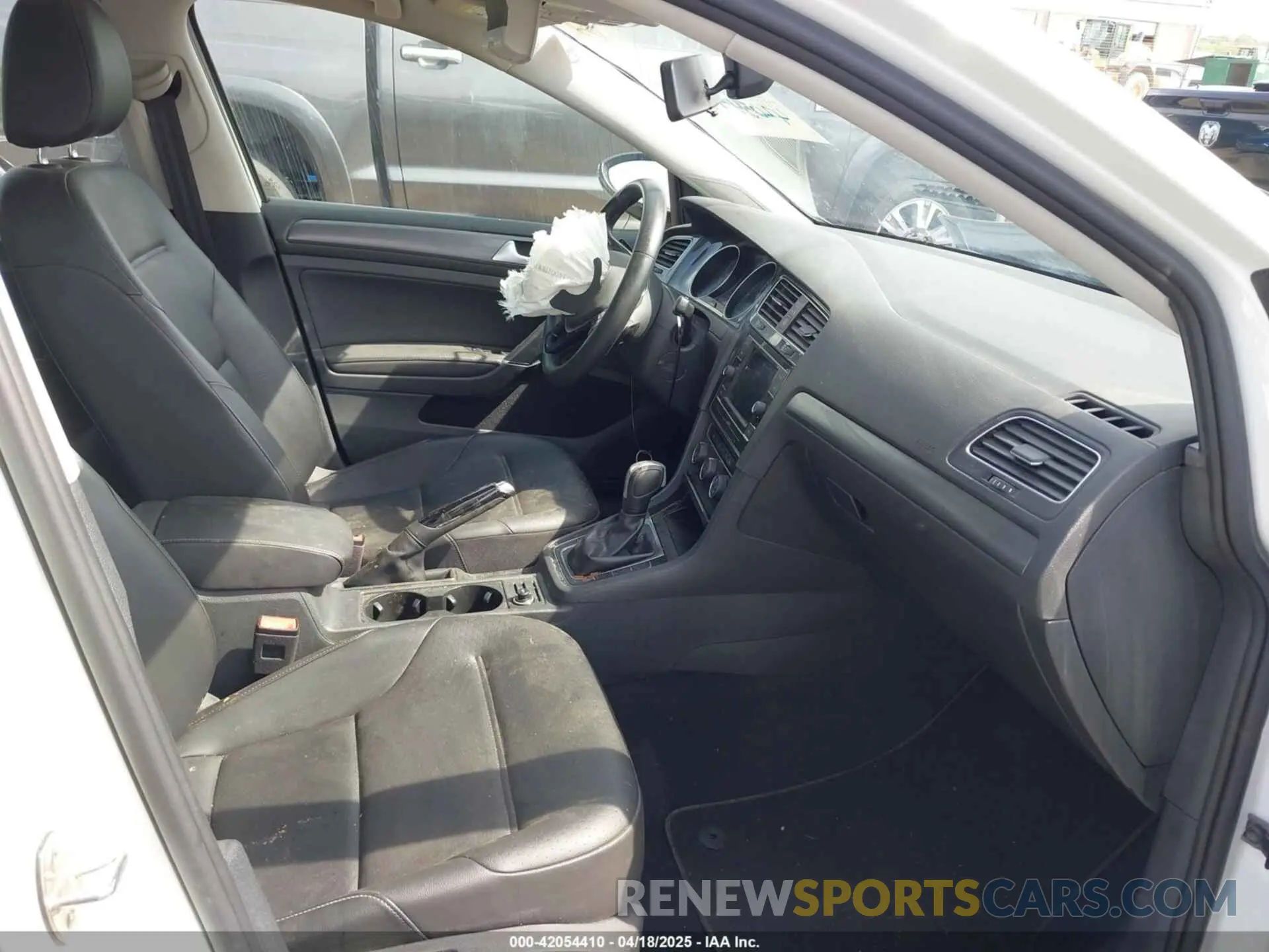 5 Photograph of a damaged car 3VWG57AU7MM003388 VOLKSWAGEN GOLF 2021