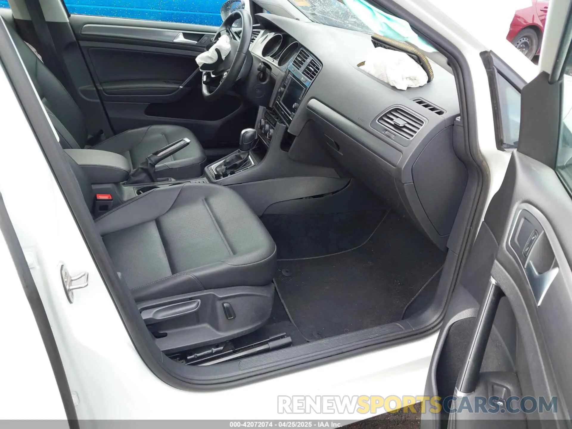 5 Photograph of a damaged car 3VWG57AU9MM001027 VOLKSWAGEN GOLF 2021