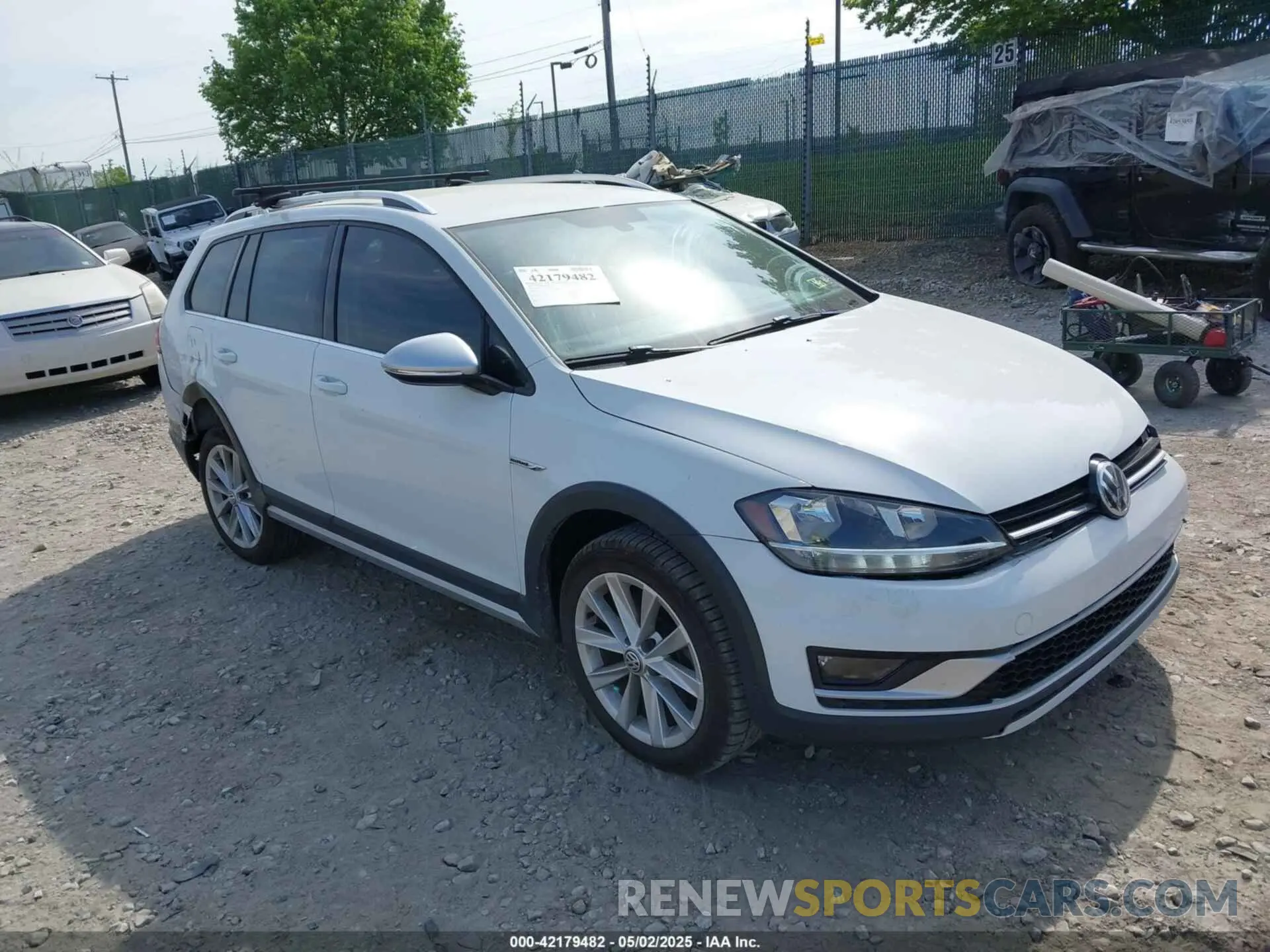 1 Photograph of a damaged car 3VWH17AU4KM524064 VOLKSWAGEN GOLF ALLTRACK 2019