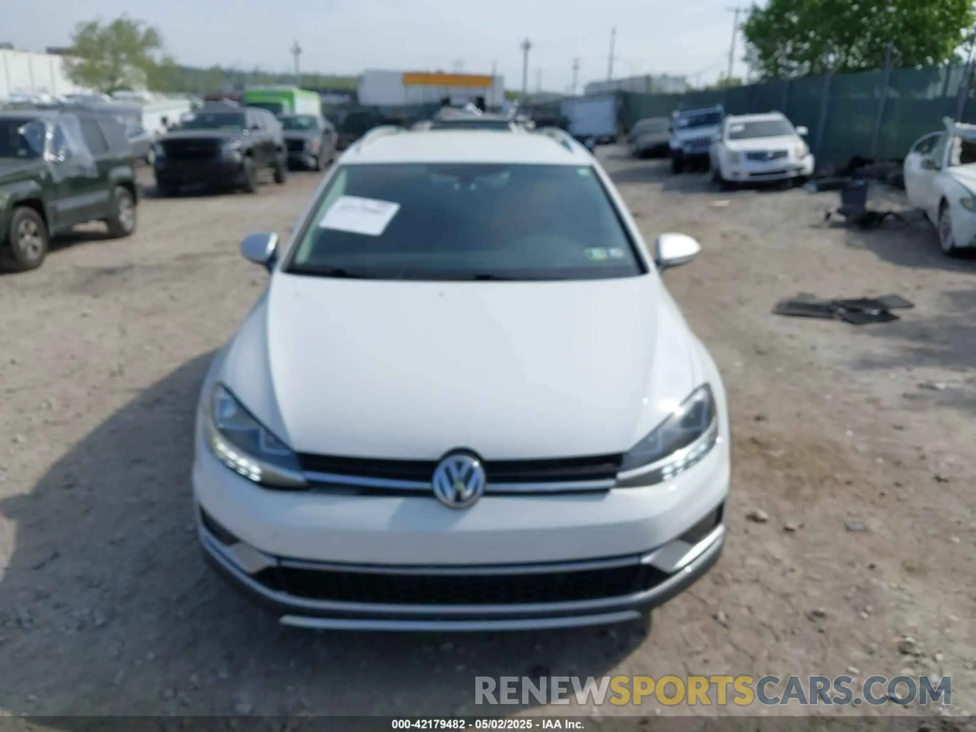 12 Photograph of a damaged car 3VWH17AU4KM524064 VOLKSWAGEN GOLF ALLTRACK 2019