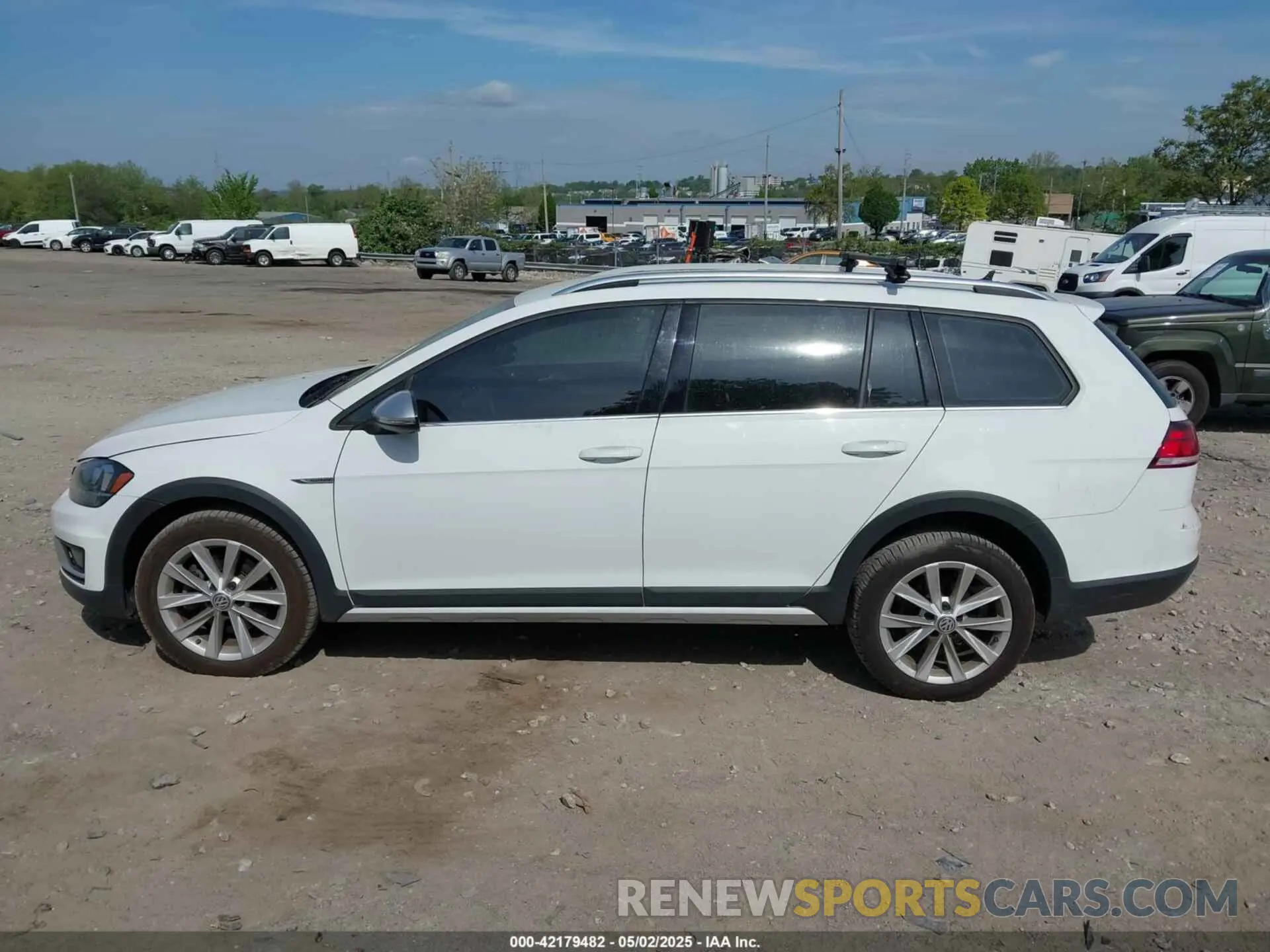 14 Photograph of a damaged car 3VWH17AU4KM524064 VOLKSWAGEN GOLF ALLTRACK 2019