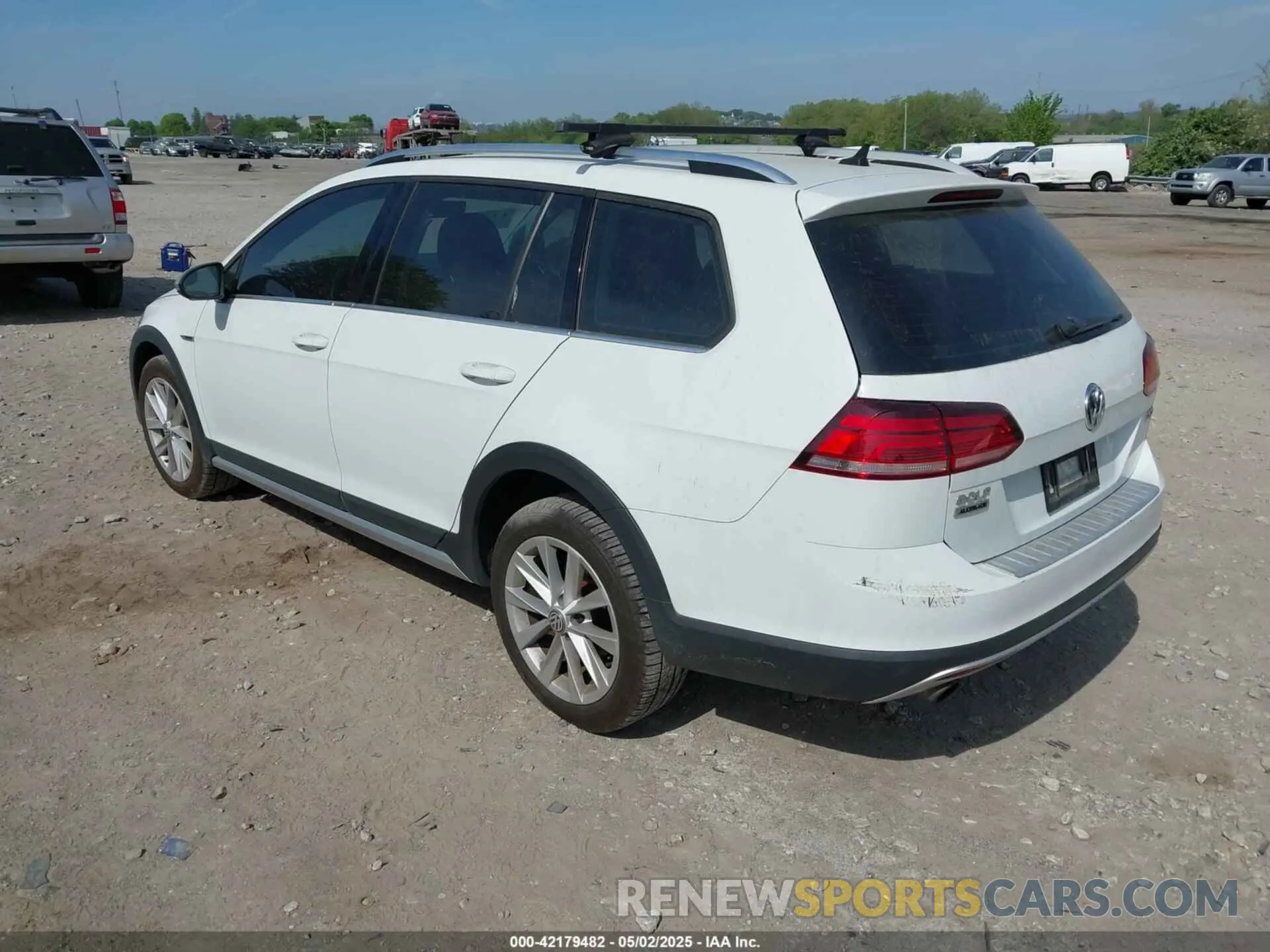 3 Photograph of a damaged car 3VWH17AU4KM524064 VOLKSWAGEN GOLF ALLTRACK 2019