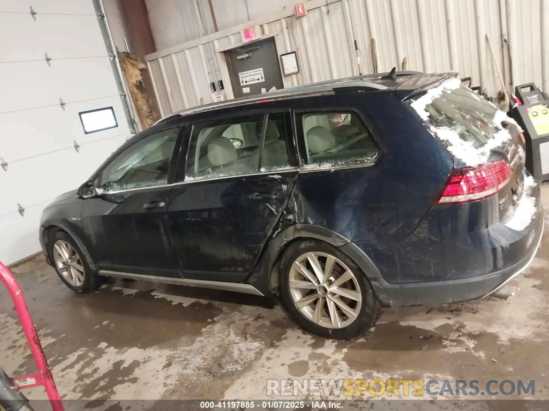 14 Photograph of a damaged car 3VWH17AU7KM513463 VOLKSWAGEN GOLF ALLTRACK 2019
