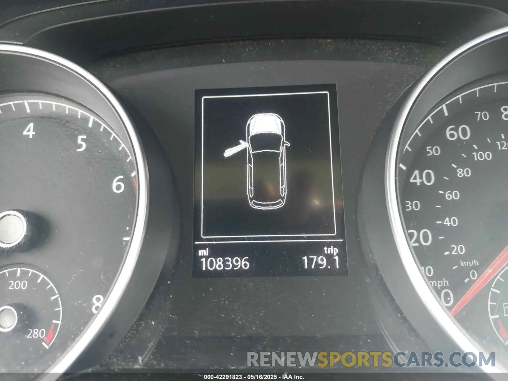 14 Photograph of a damaged car 3VWH17AU9KM516123 VOLKSWAGEN GOLF ALLTRACK 2019