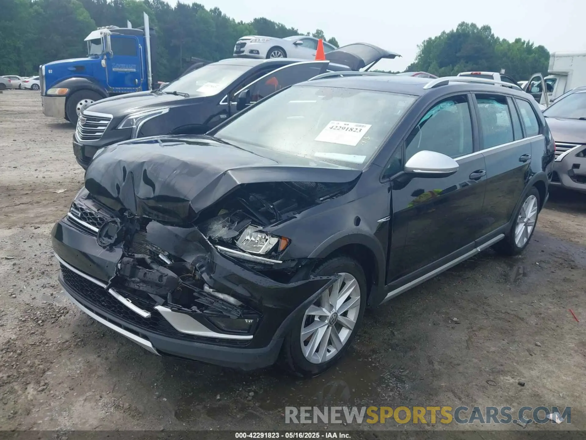 2 Photograph of a damaged car 3VWH17AU9KM516123 VOLKSWAGEN GOLF ALLTRACK 2019