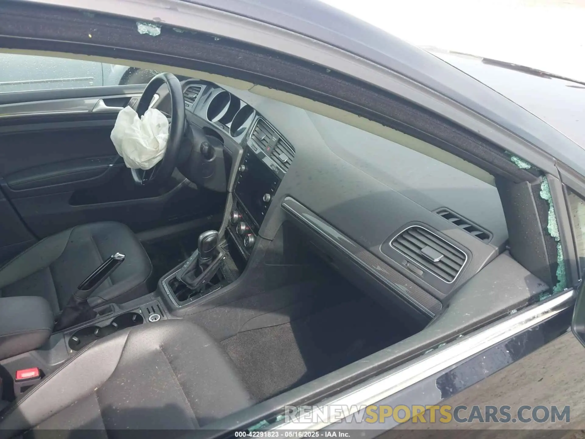 20 Photograph of a damaged car 3VWH17AU9KM516123 VOLKSWAGEN GOLF ALLTRACK 2019