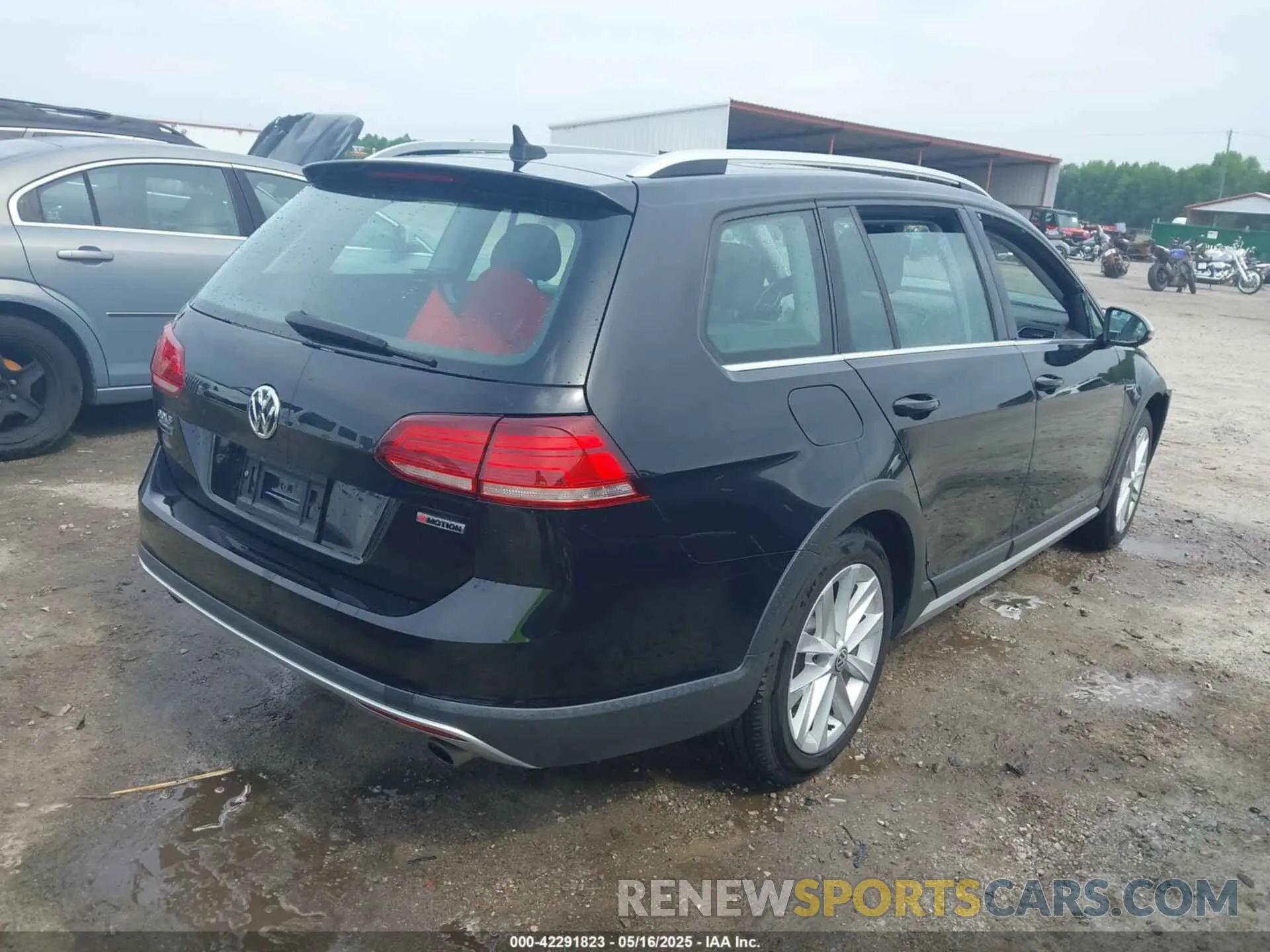 4 Photograph of a damaged car 3VWH17AU9KM516123 VOLKSWAGEN GOLF ALLTRACK 2019