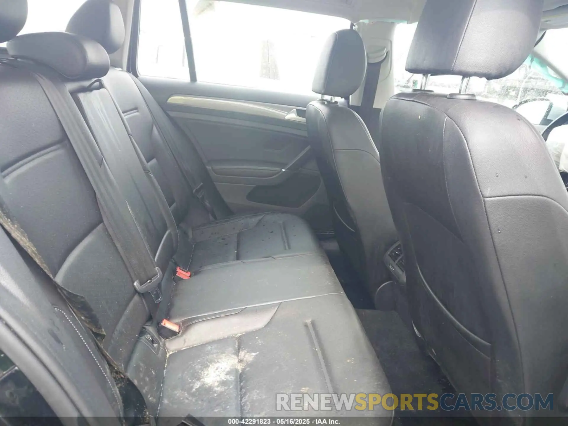 8 Photograph of a damaged car 3VWH17AU9KM516123 VOLKSWAGEN GOLF ALLTRACK 2019