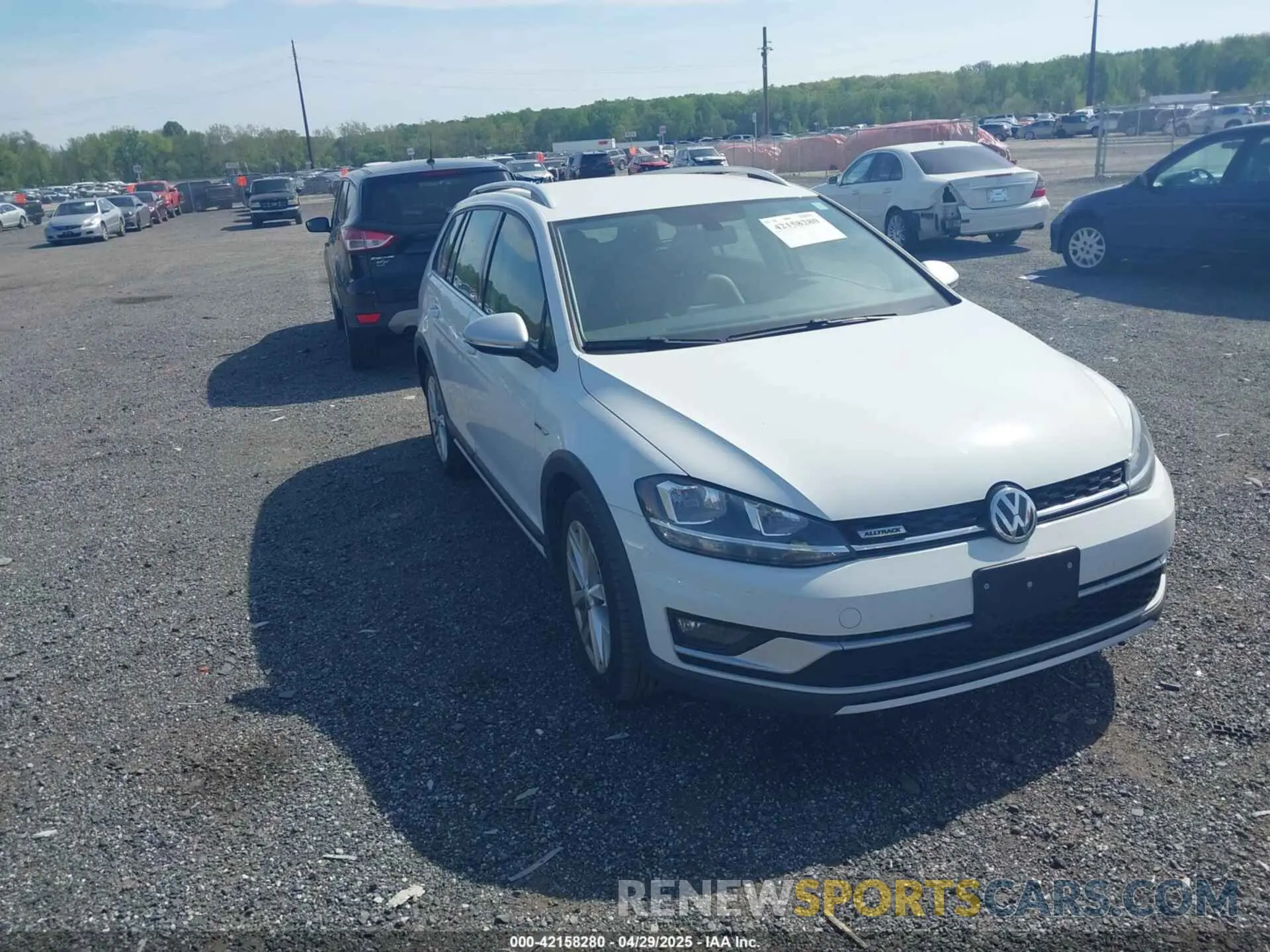 1 Photograph of a damaged car 3VWH17AUXKM501078 VOLKSWAGEN GOLF ALLTRACK 2019