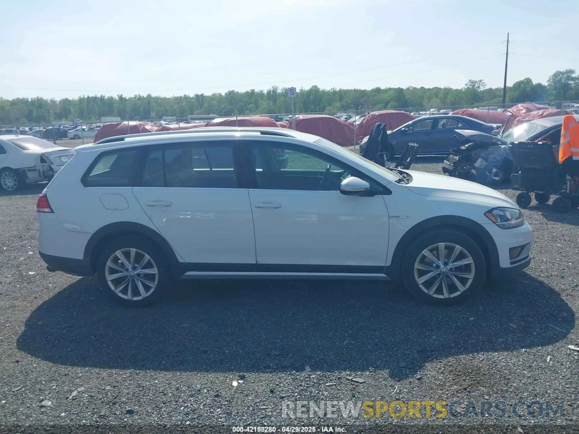 13 Photograph of a damaged car 3VWH17AUXKM501078 VOLKSWAGEN GOLF ALLTRACK 2019
