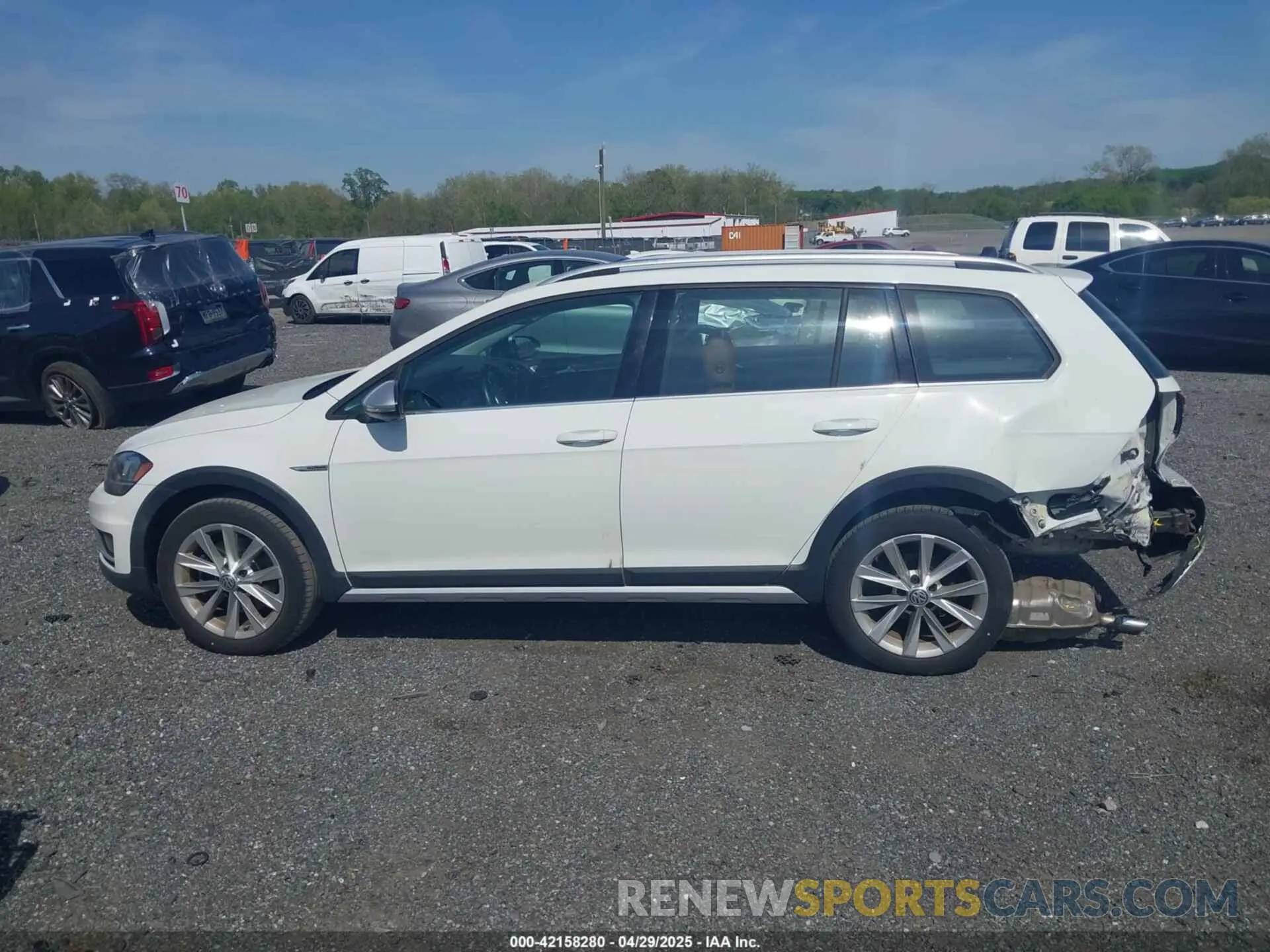 14 Photograph of a damaged car 3VWH17AUXKM501078 VOLKSWAGEN GOLF ALLTRACK 2019