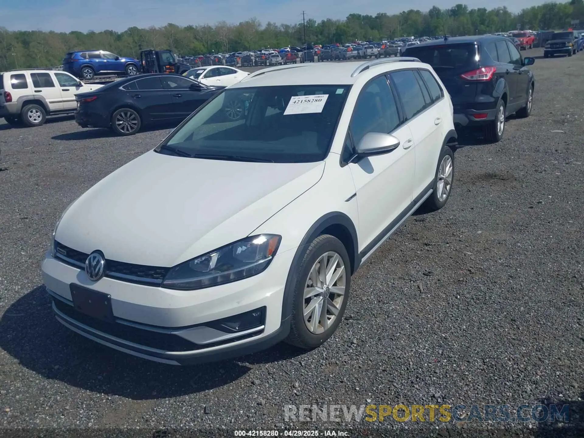 2 Photograph of a damaged car 3VWH17AUXKM501078 VOLKSWAGEN GOLF ALLTRACK 2019