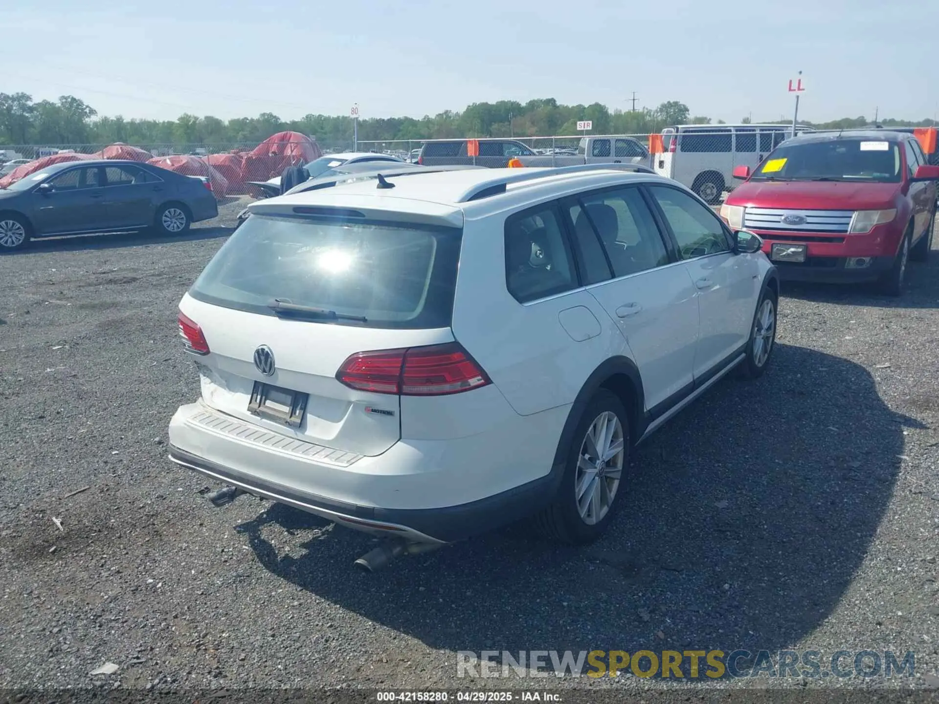 4 Photograph of a damaged car 3VWH17AUXKM501078 VOLKSWAGEN GOLF ALLTRACK 2019