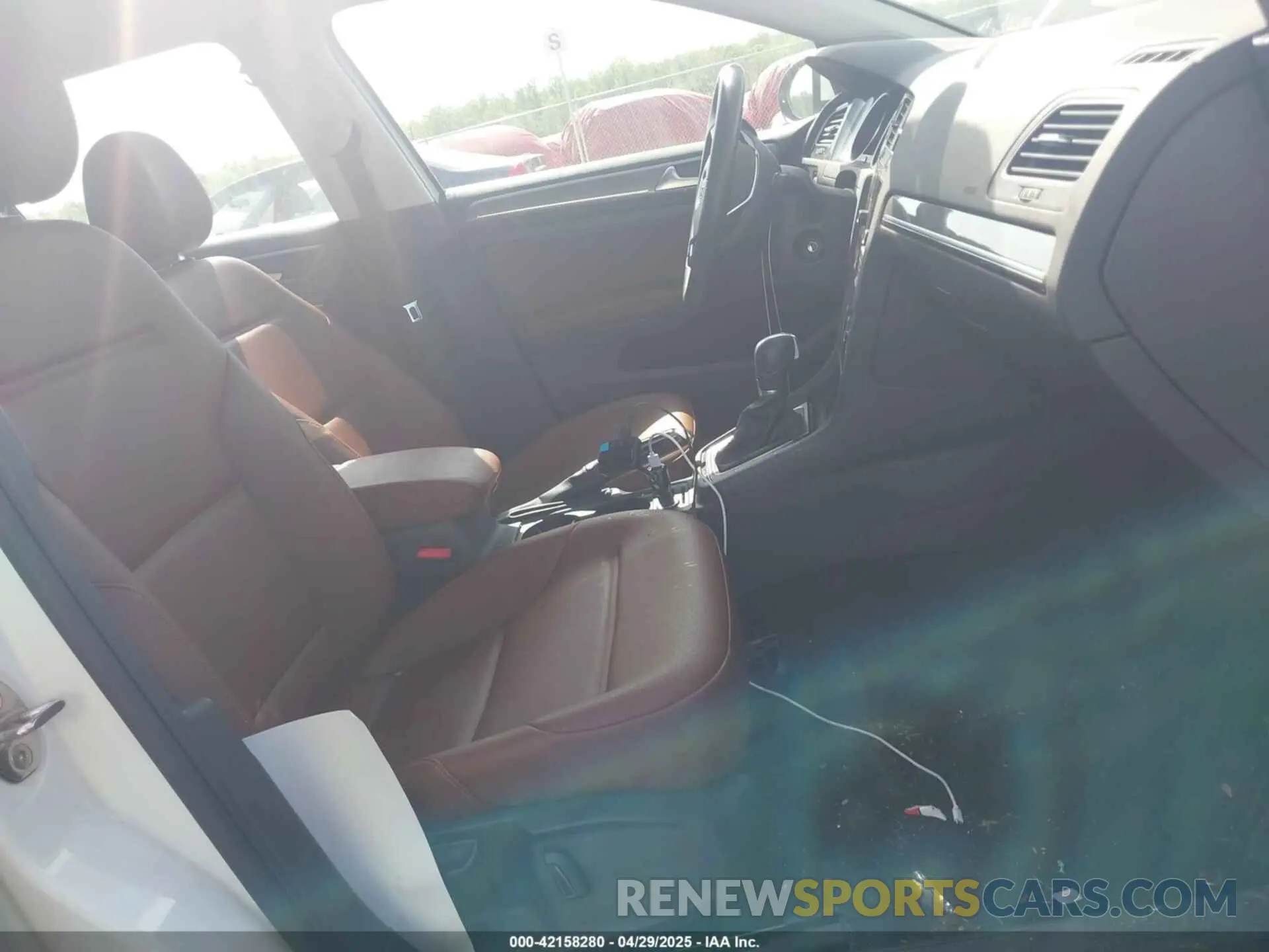 5 Photograph of a damaged car 3VWH17AUXKM501078 VOLKSWAGEN GOLF ALLTRACK 2019
