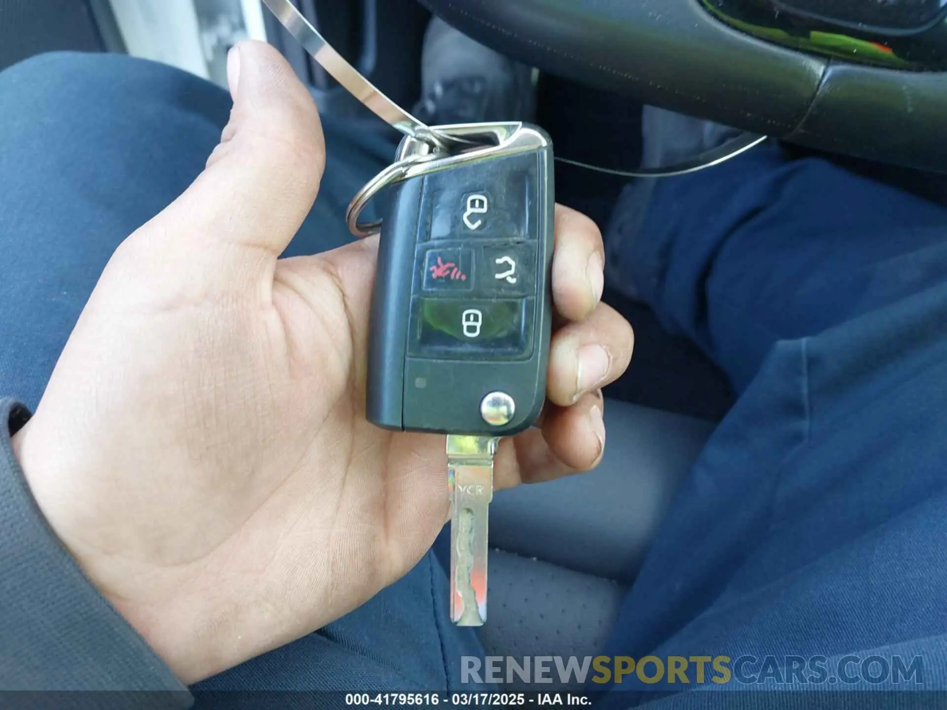 11 Photograph of a damaged car 3VWH17AUXKM505664 VOLKSWAGEN GOLF ALLTRACK 2019