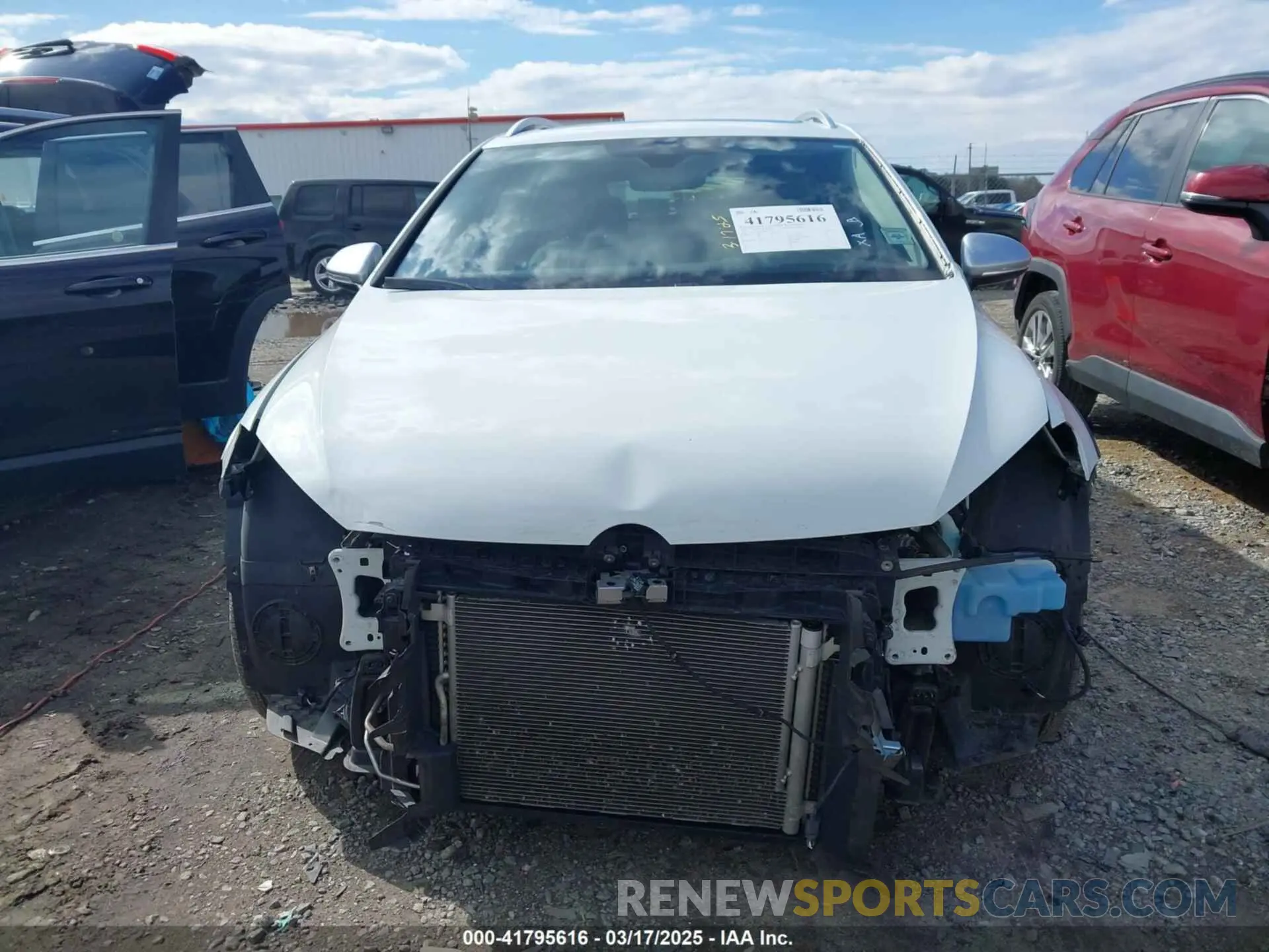 12 Photograph of a damaged car 3VWH17AUXKM505664 VOLKSWAGEN GOLF ALLTRACK 2019