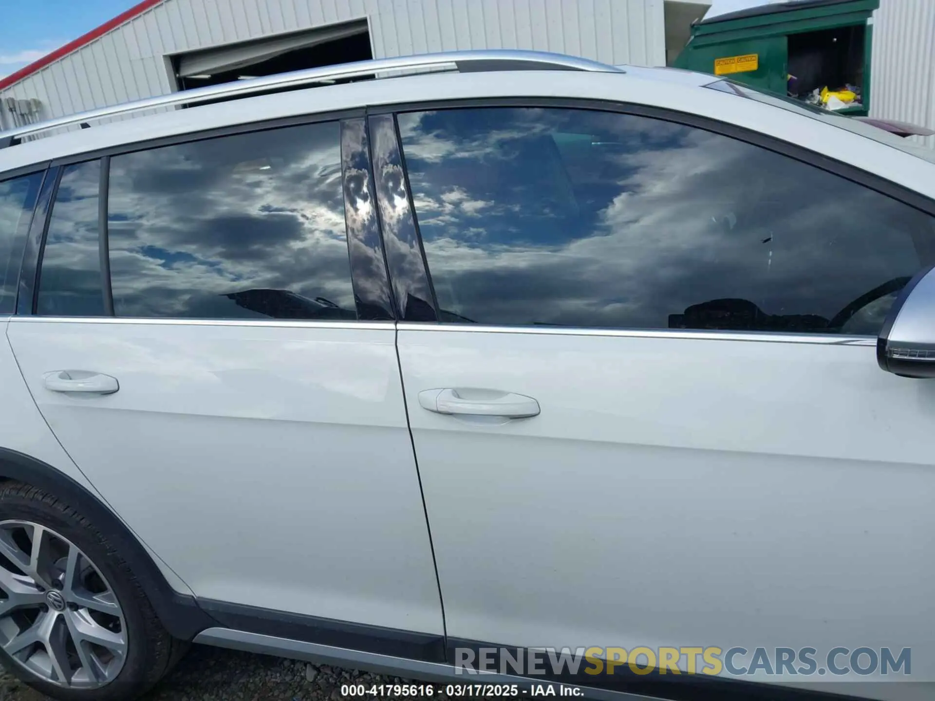 13 Photograph of a damaged car 3VWH17AUXKM505664 VOLKSWAGEN GOLF ALLTRACK 2019