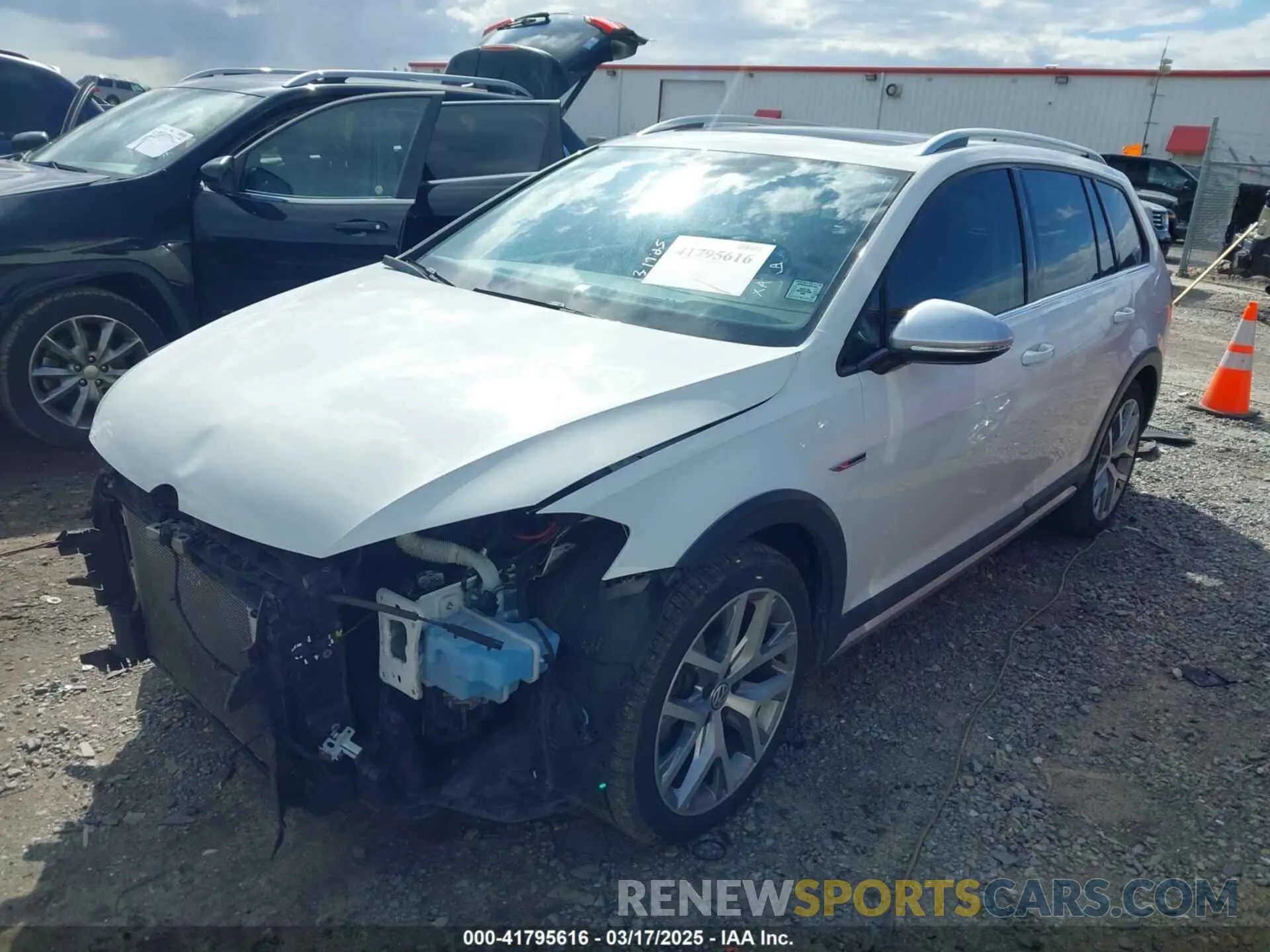 2 Photograph of a damaged car 3VWH17AUXKM505664 VOLKSWAGEN GOLF ALLTRACK 2019