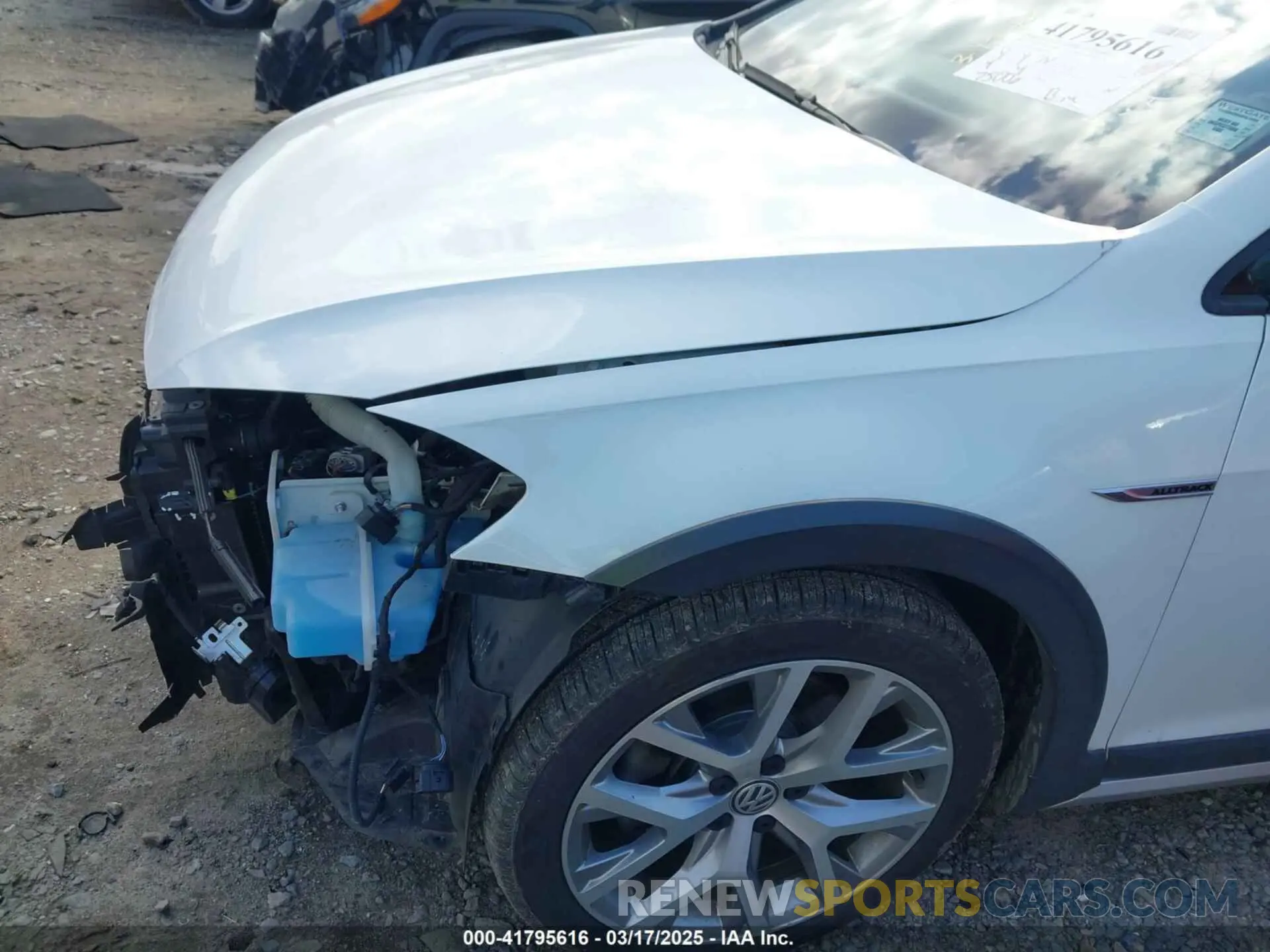 21 Photograph of a damaged car 3VWH17AUXKM505664 VOLKSWAGEN GOLF ALLTRACK 2019