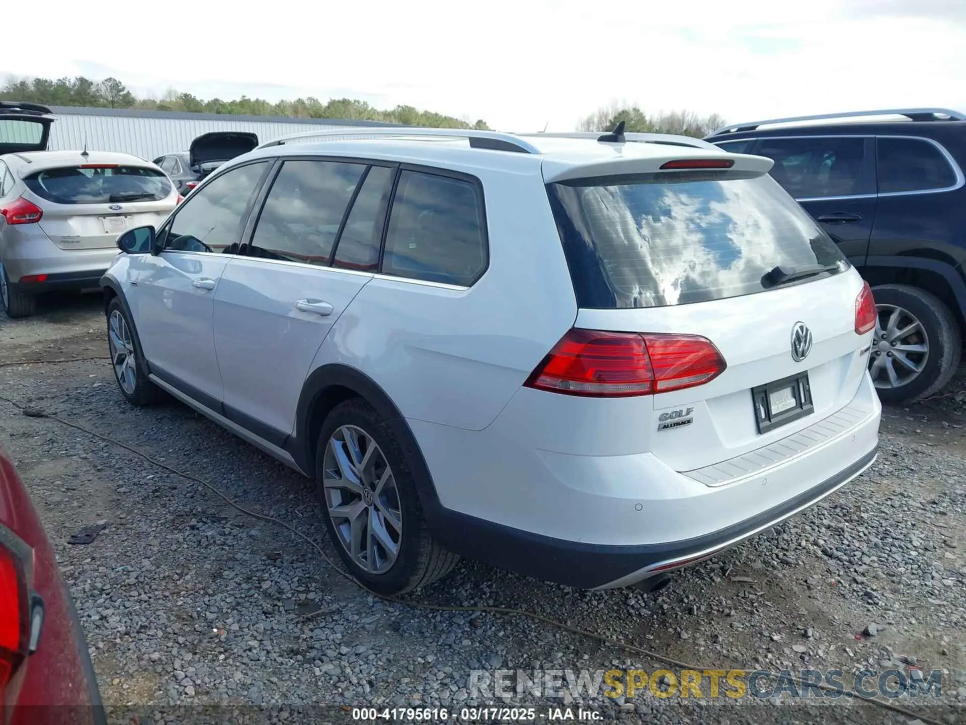 3 Photograph of a damaged car 3VWH17AUXKM505664 VOLKSWAGEN GOLF ALLTRACK 2019