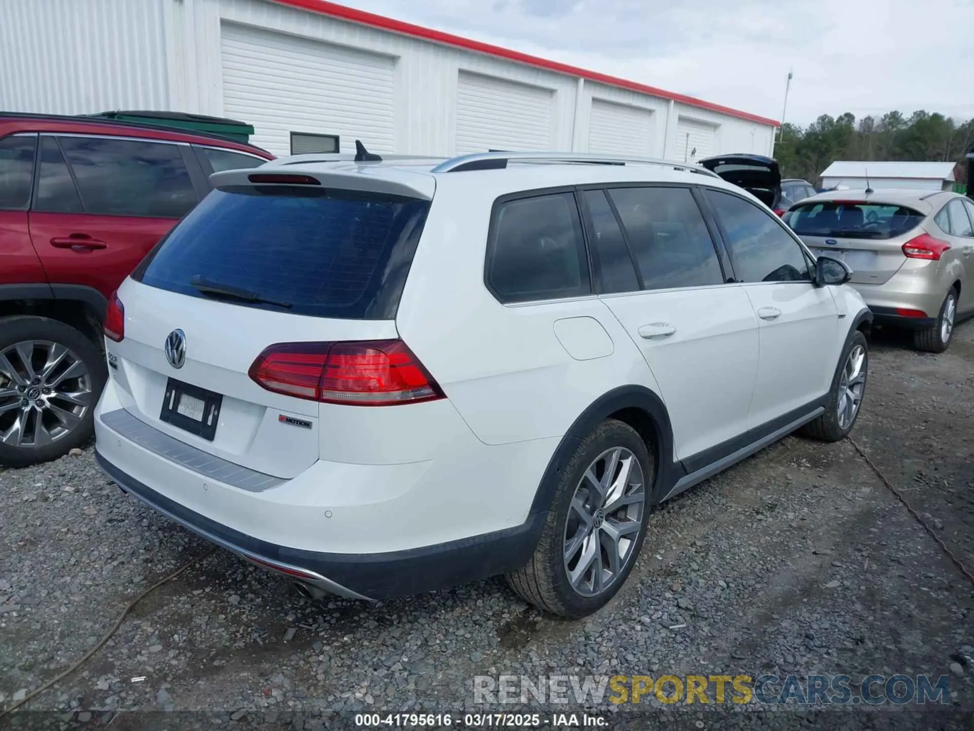 4 Photograph of a damaged car 3VWH17AUXKM505664 VOLKSWAGEN GOLF ALLTRACK 2019