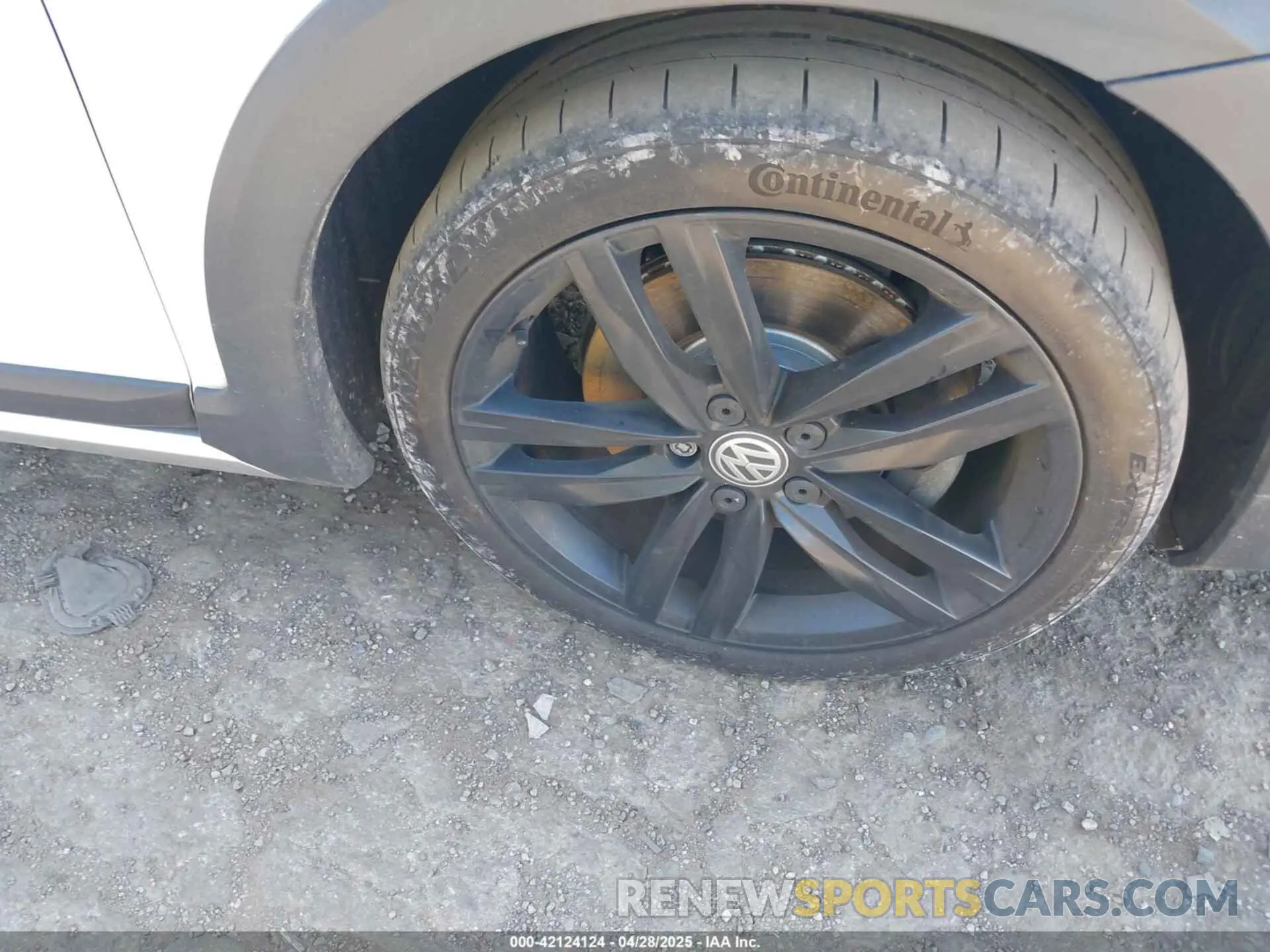 12 Photograph of a damaged car 3VWM17AU1KM520407 VOLKSWAGEN GOLF ALLTRACK 2019