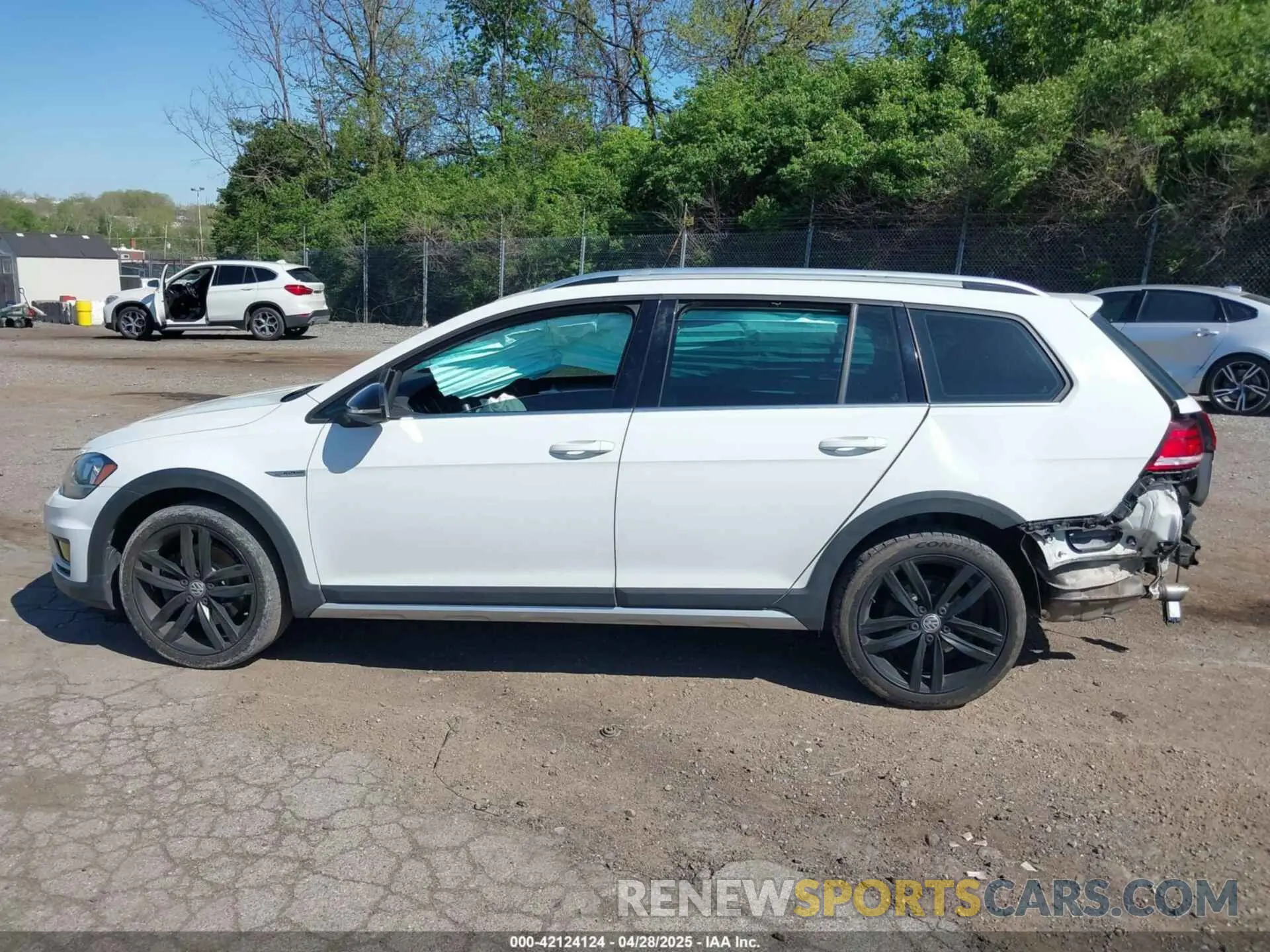 15 Photograph of a damaged car 3VWM17AU1KM520407 VOLKSWAGEN GOLF ALLTRACK 2019