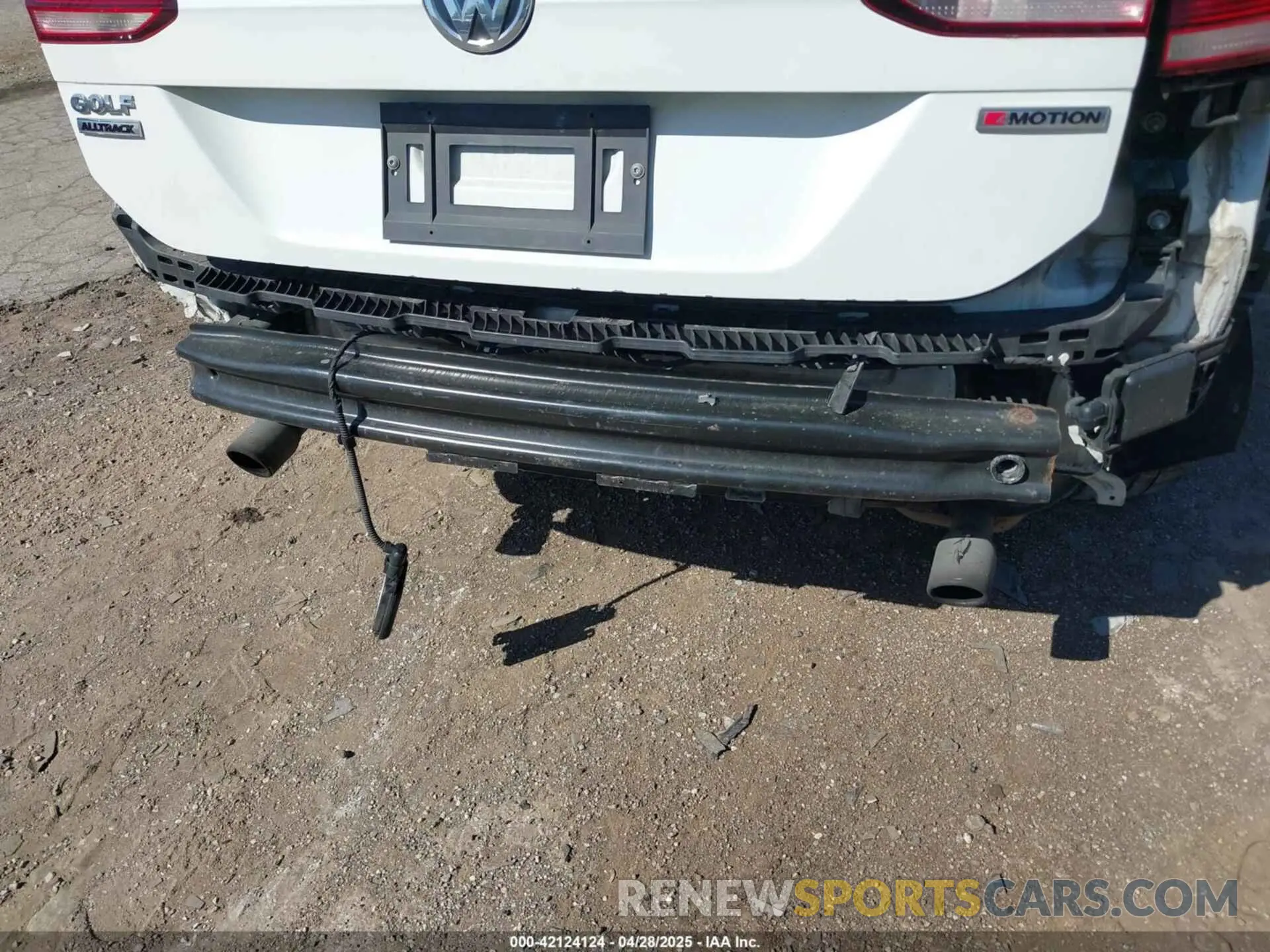 18 Photograph of a damaged car 3VWM17AU1KM520407 VOLKSWAGEN GOLF ALLTRACK 2019