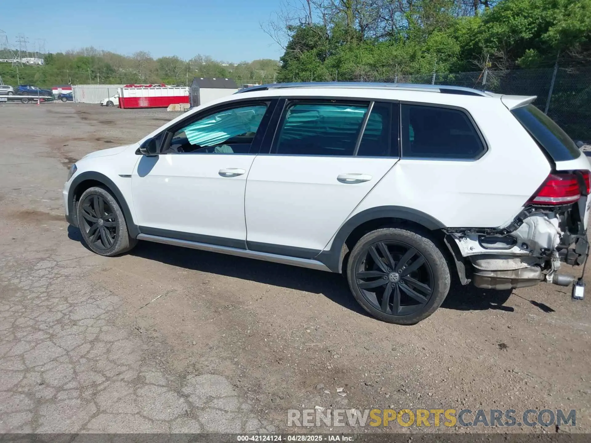 3 Photograph of a damaged car 3VWM17AU1KM520407 VOLKSWAGEN GOLF ALLTRACK 2019