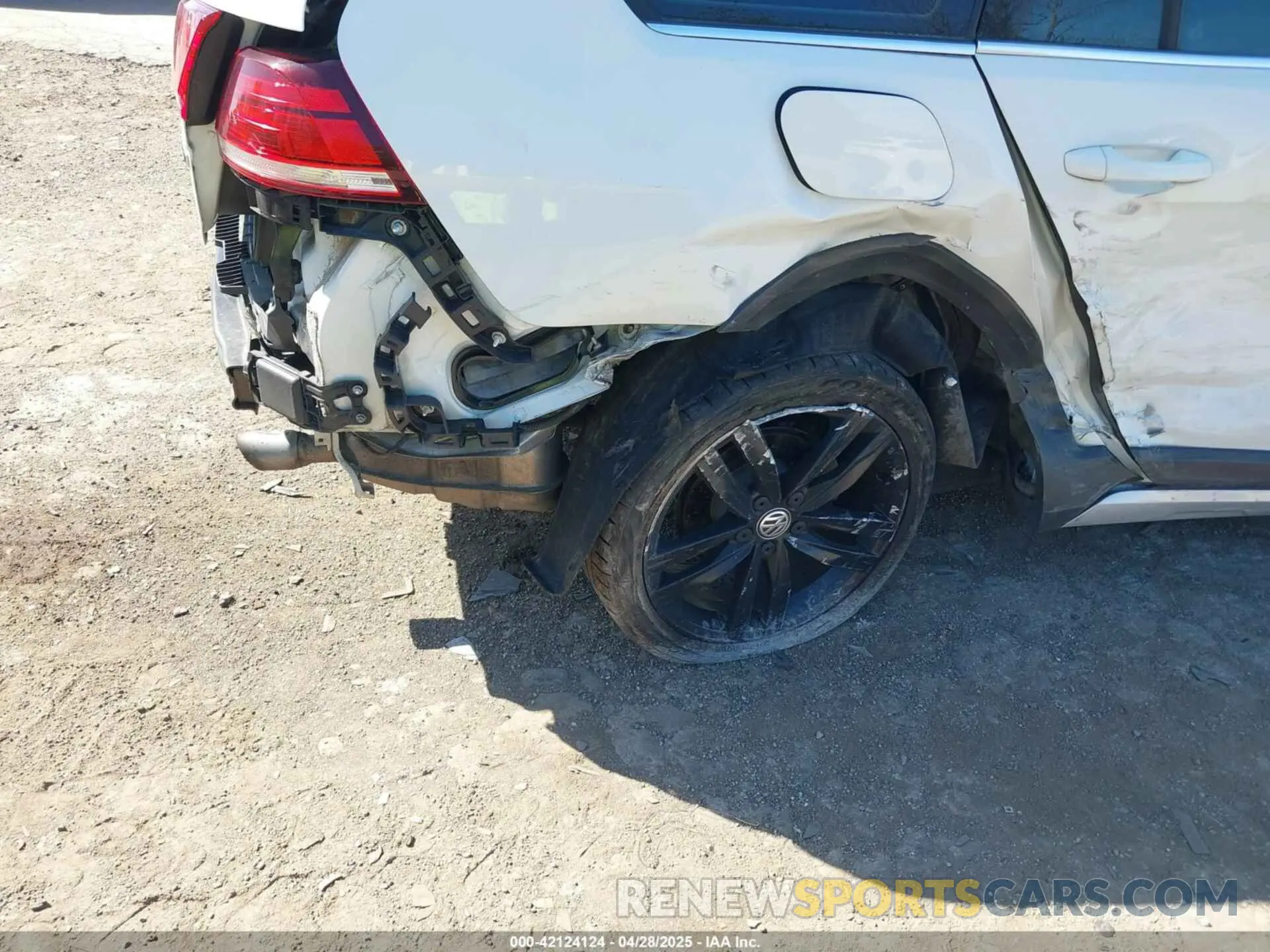 6 Photograph of a damaged car 3VWM17AU1KM520407 VOLKSWAGEN GOLF ALLTRACK 2019