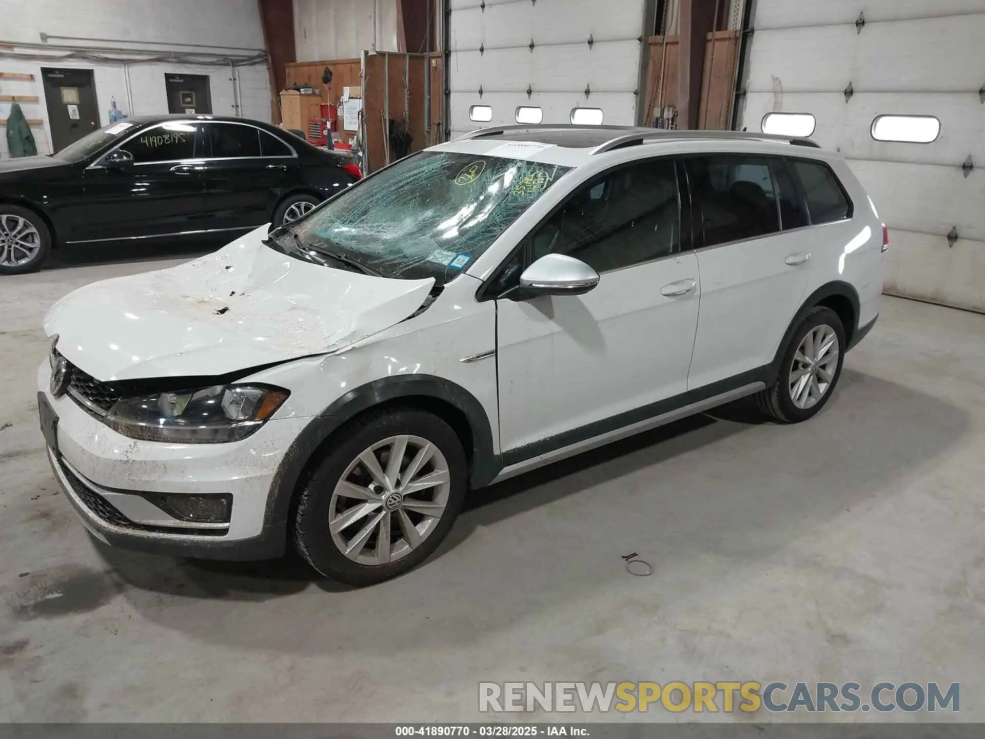 2 Photograph of a damaged car 3VWM17AU2KM519072 VOLKSWAGEN GOLF ALLTRACK 2019