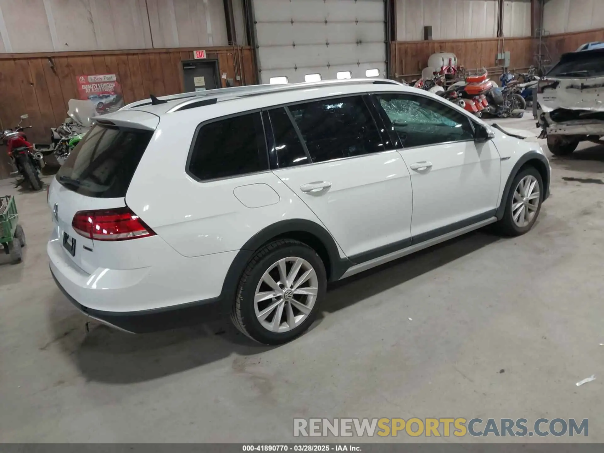4 Photograph of a damaged car 3VWM17AU2KM519072 VOLKSWAGEN GOLF ALLTRACK 2019