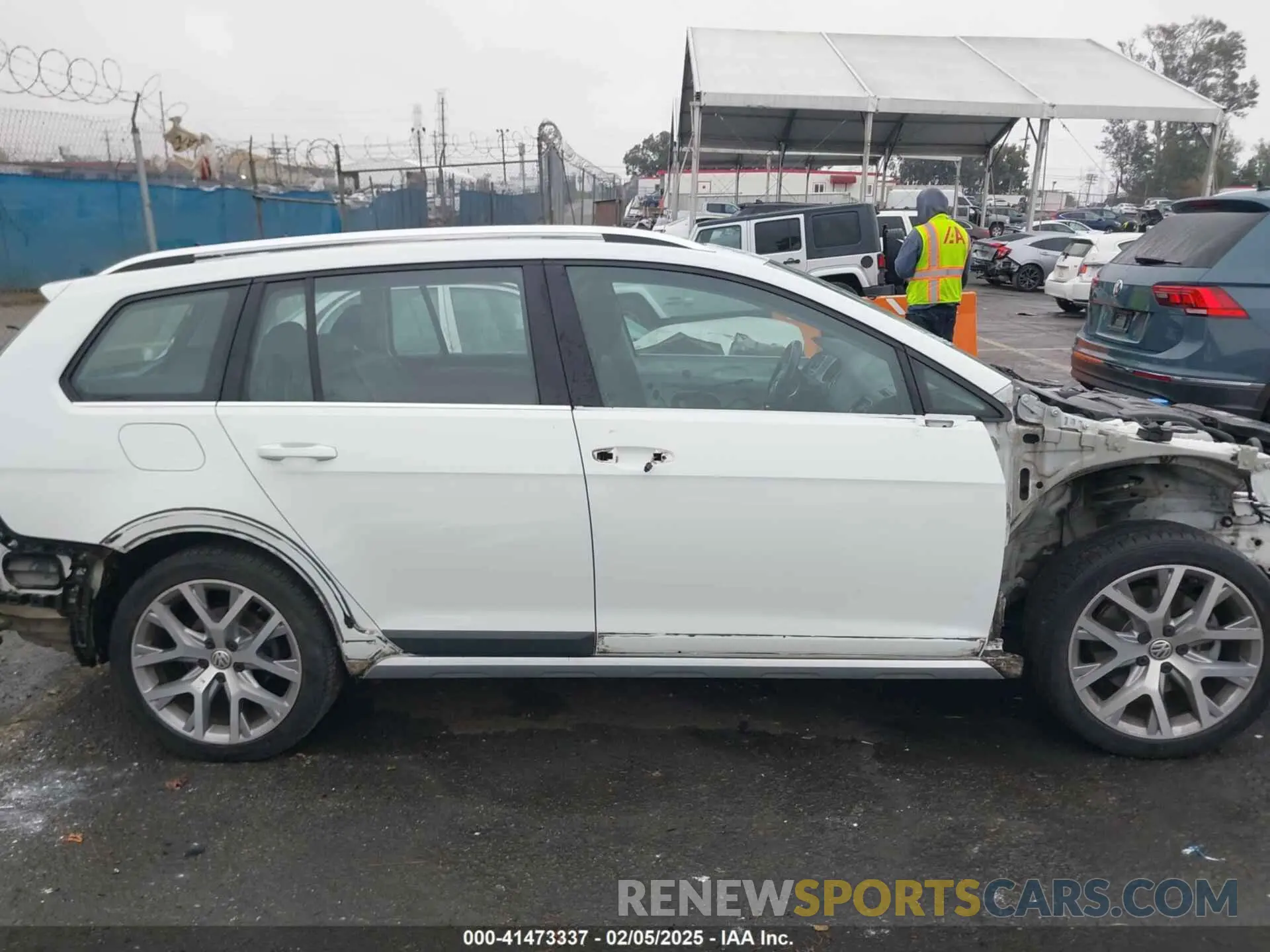 14 Photograph of a damaged car 3VWM17AU8KM506701 VOLKSWAGEN GOLF ALLTRACK 2019