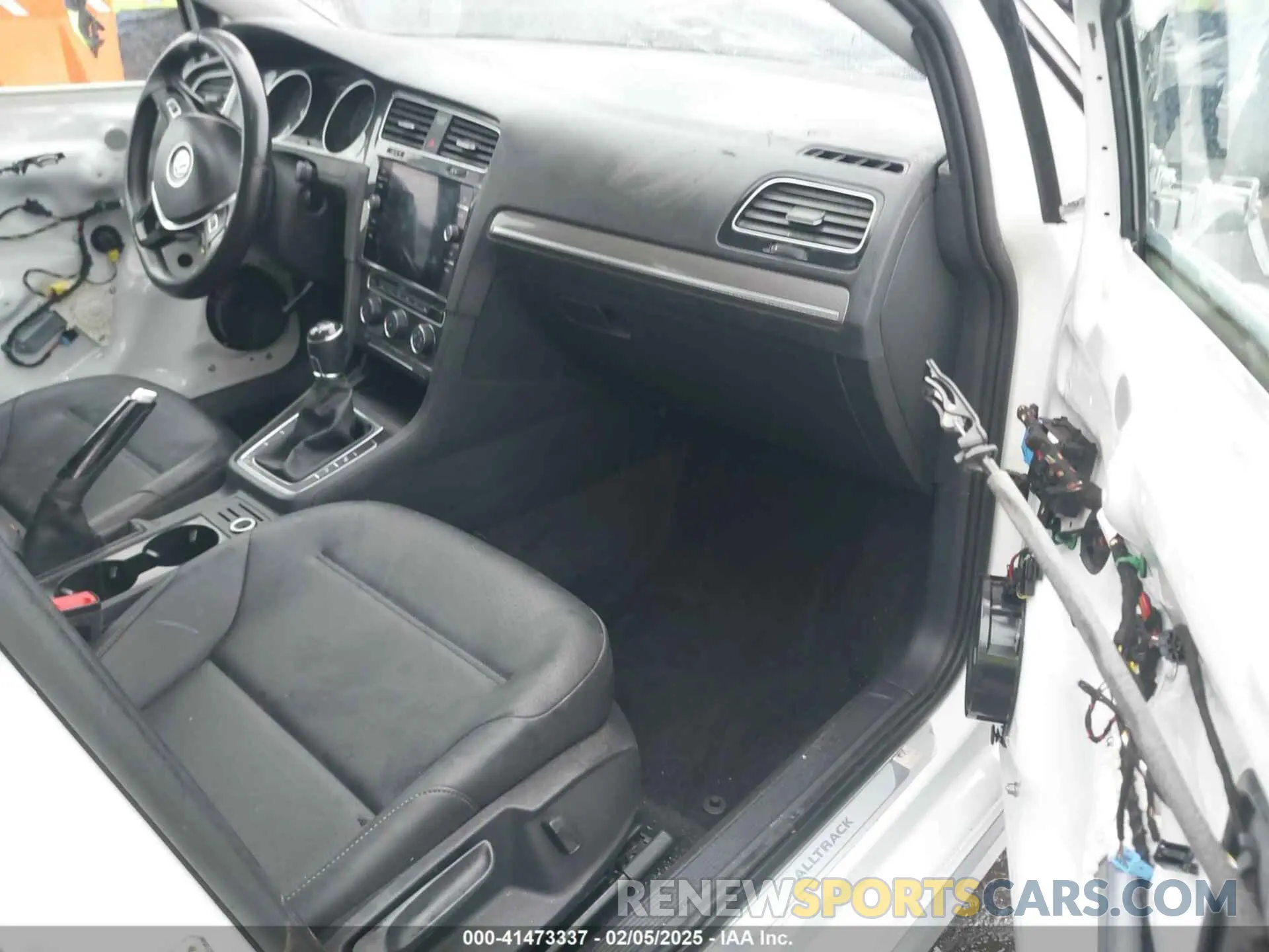 5 Photograph of a damaged car 3VWM17AU8KM506701 VOLKSWAGEN GOLF ALLTRACK 2019
