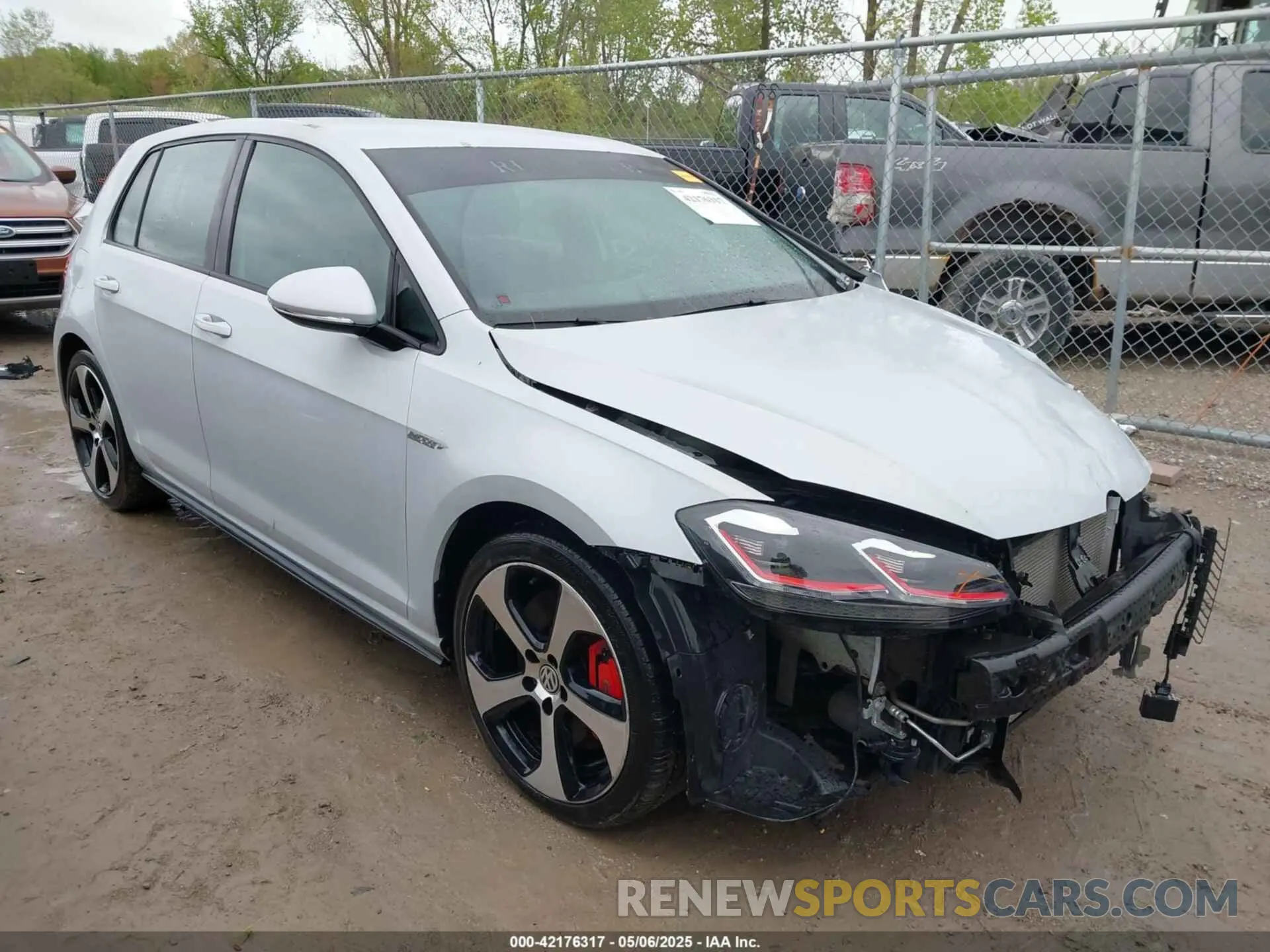 1 Photograph of a damaged car 3VW5T7AU1KM002313 VOLKSWAGEN GOLF GTI 2019