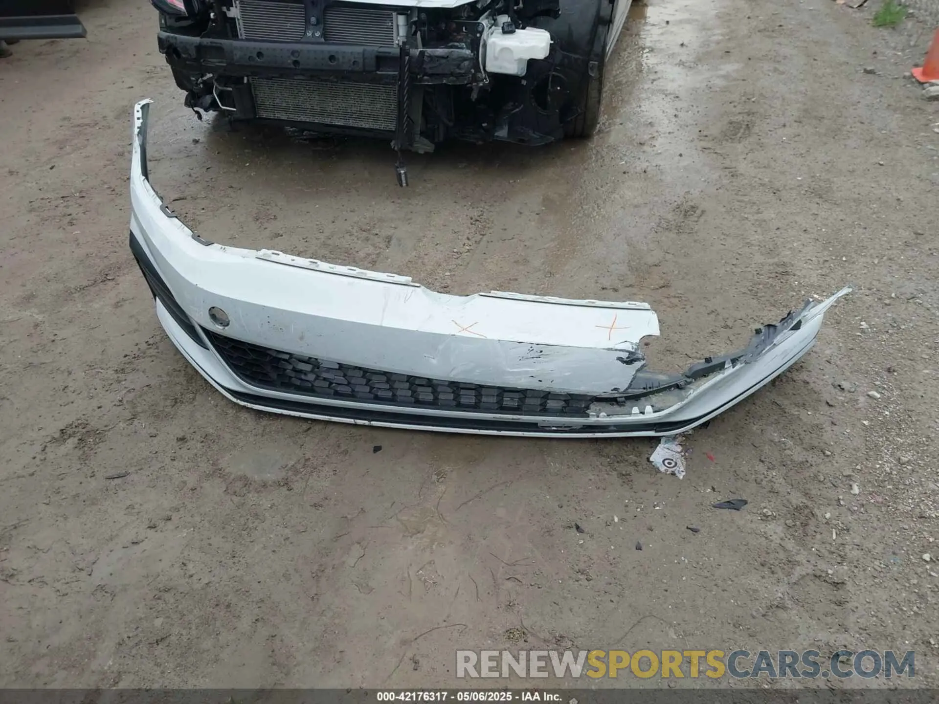 12 Photograph of a damaged car 3VW5T7AU1KM002313 VOLKSWAGEN GOLF GTI 2019
