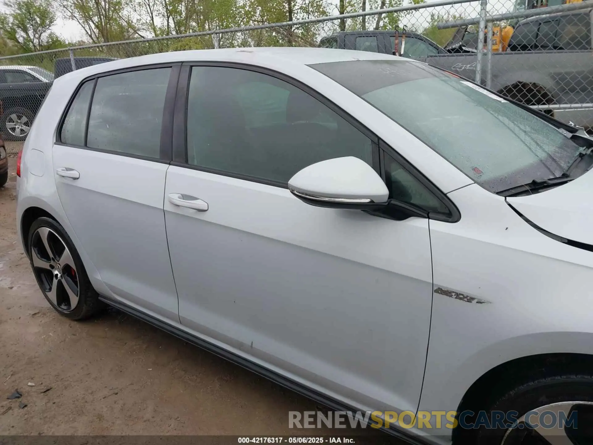 14 Photograph of a damaged car 3VW5T7AU1KM002313 VOLKSWAGEN GOLF GTI 2019