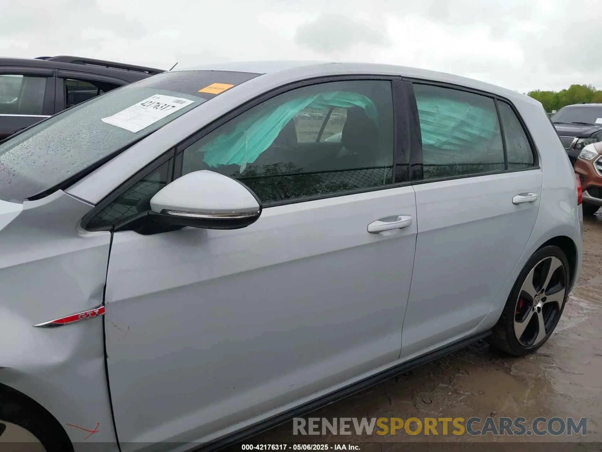 15 Photograph of a damaged car 3VW5T7AU1KM002313 VOLKSWAGEN GOLF GTI 2019