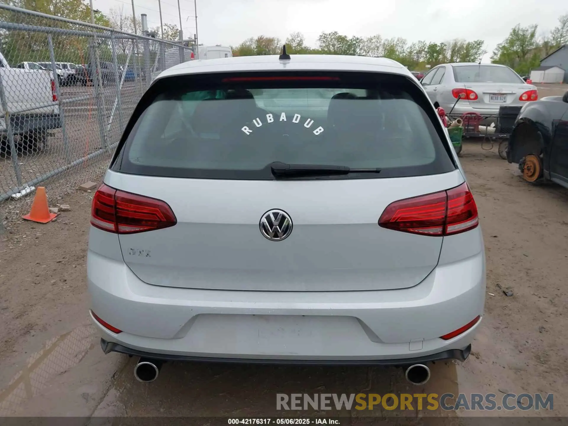17 Photograph of a damaged car 3VW5T7AU1KM002313 VOLKSWAGEN GOLF GTI 2019