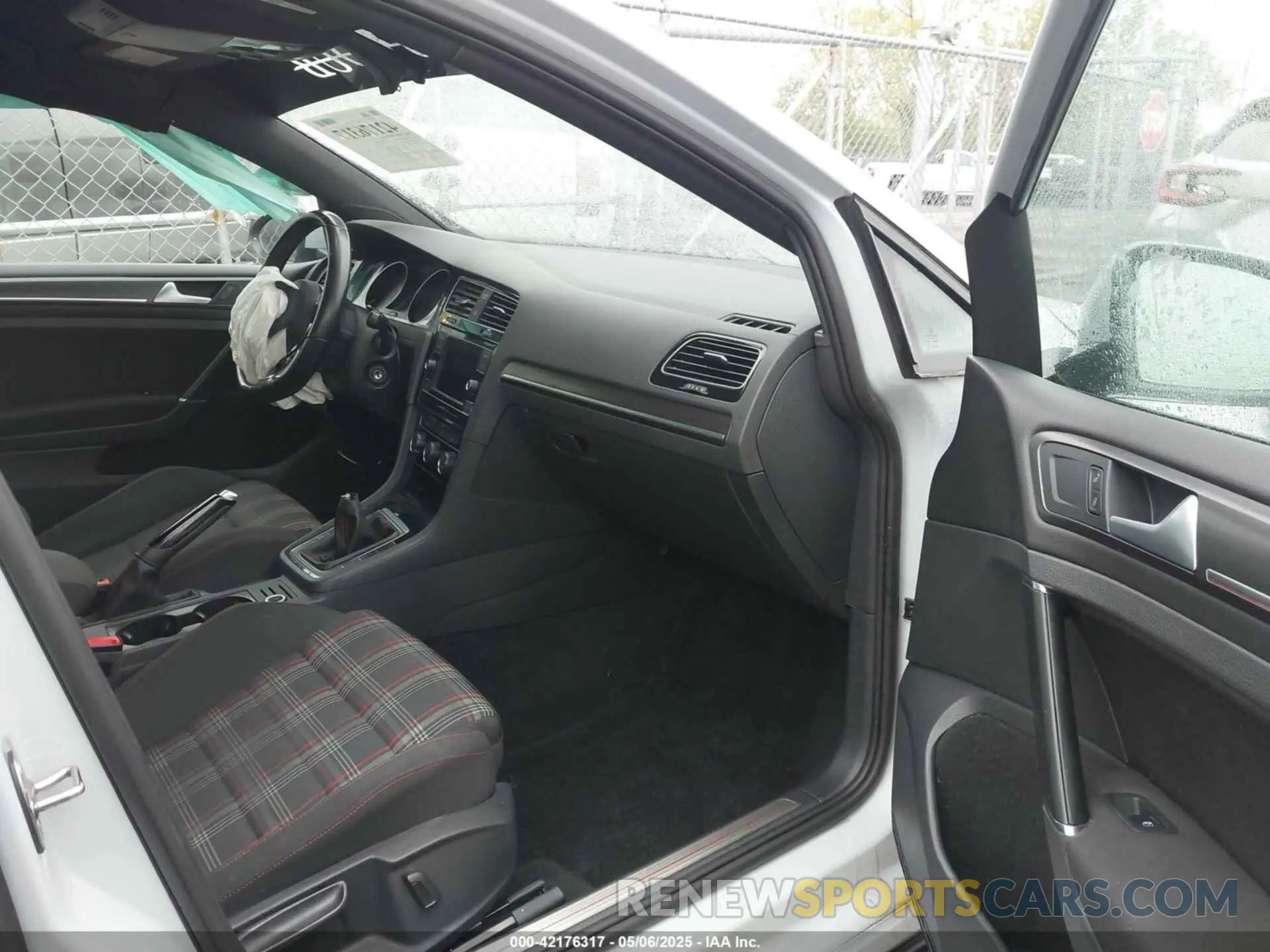 5 Photograph of a damaged car 3VW5T7AU1KM002313 VOLKSWAGEN GOLF GTI 2019