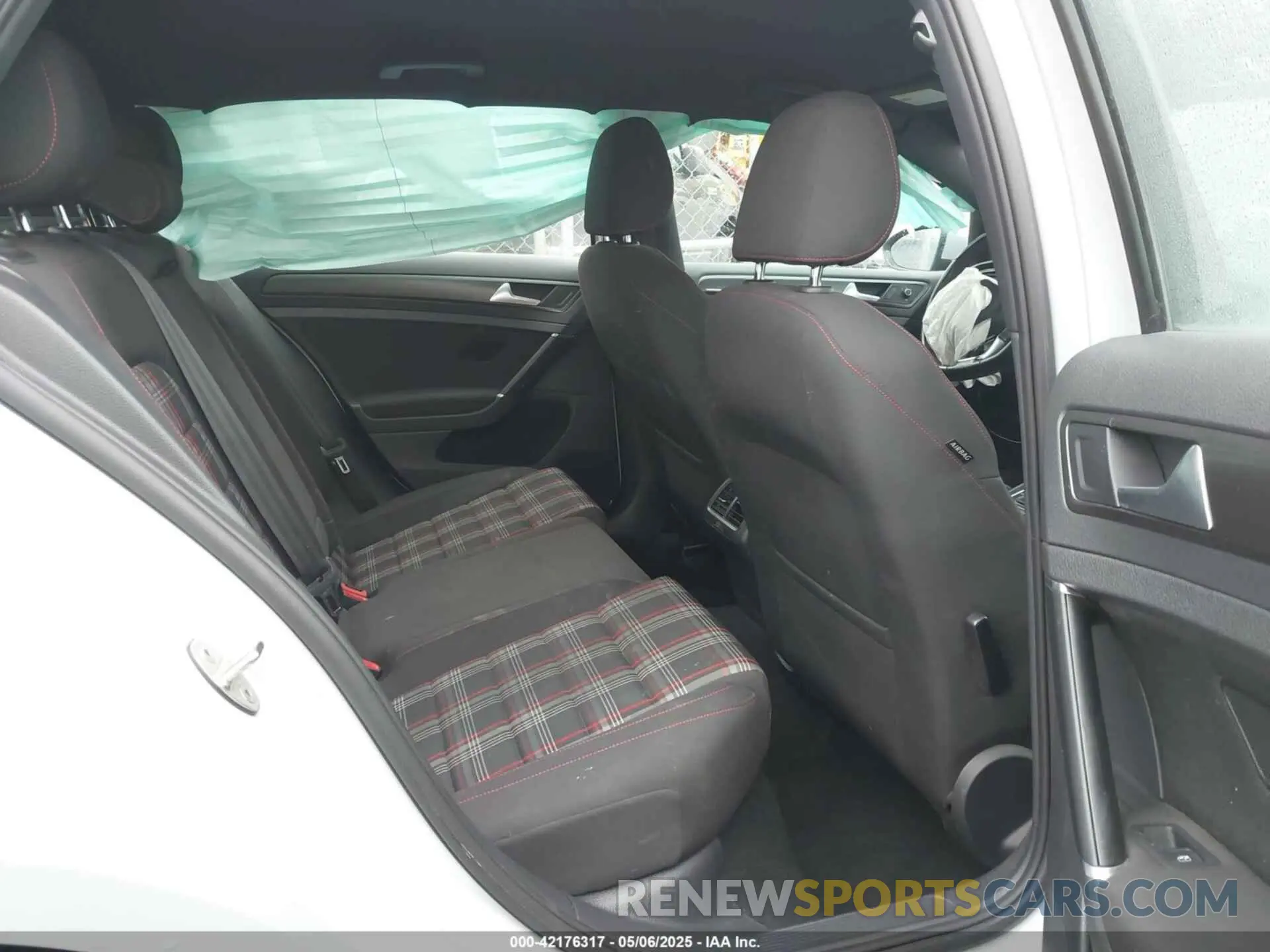 8 Photograph of a damaged car 3VW5T7AU1KM002313 VOLKSWAGEN GOLF GTI 2019