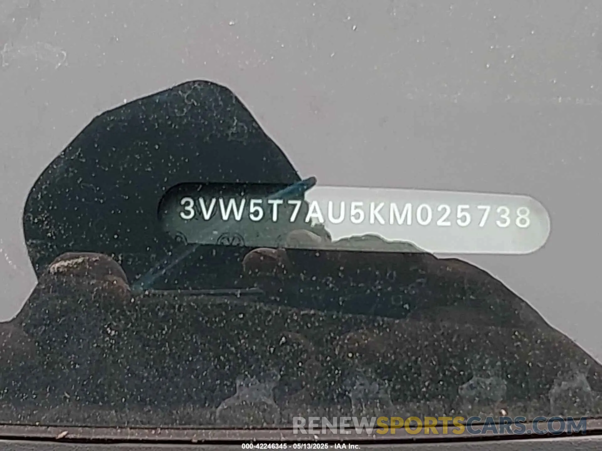 17 Photograph of a damaged car 3VW5T7AU5KM025738 VOLKSWAGEN GOLF GTI 2019