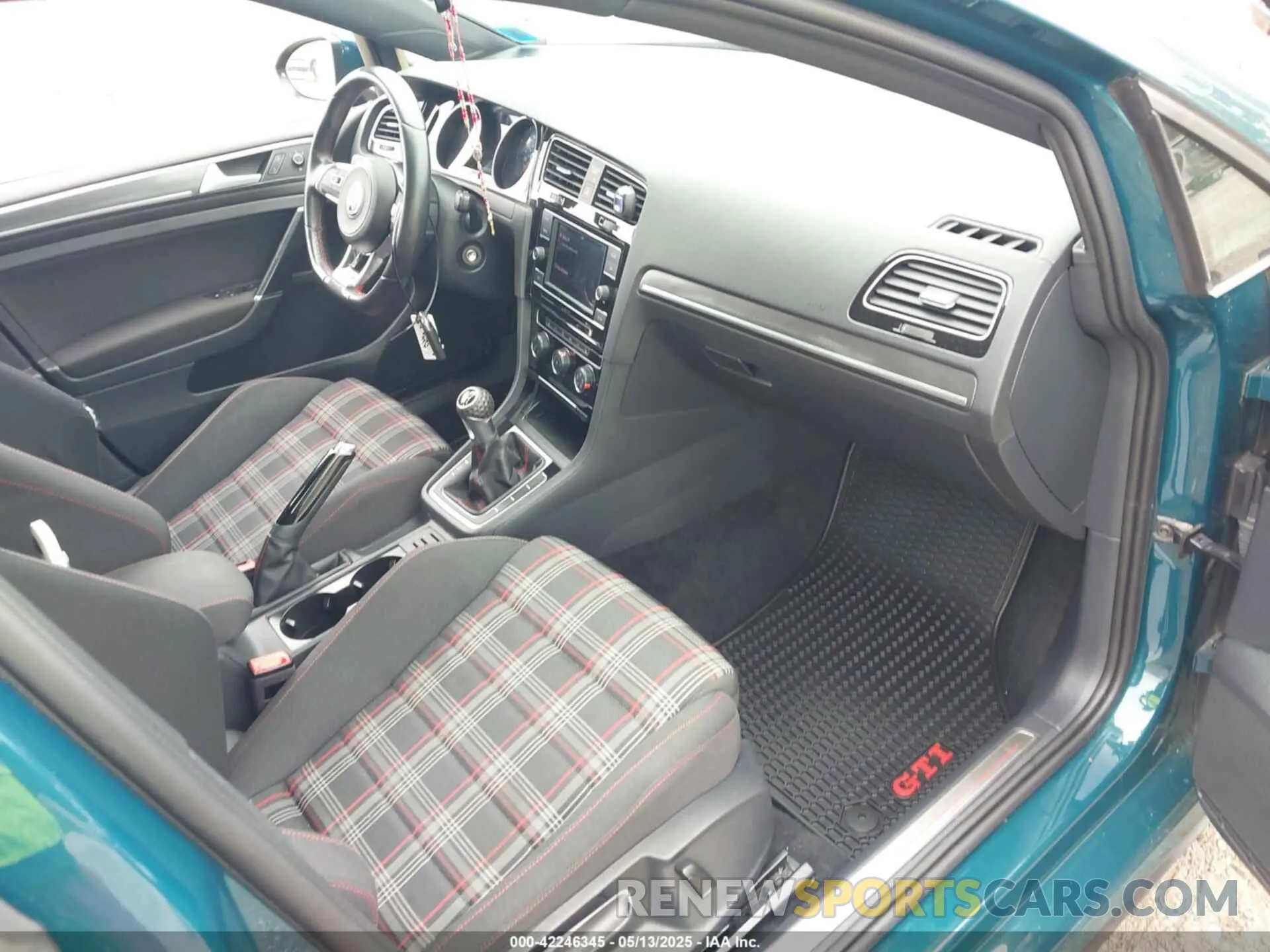 5 Photograph of a damaged car 3VW5T7AU5KM025738 VOLKSWAGEN GOLF GTI 2019