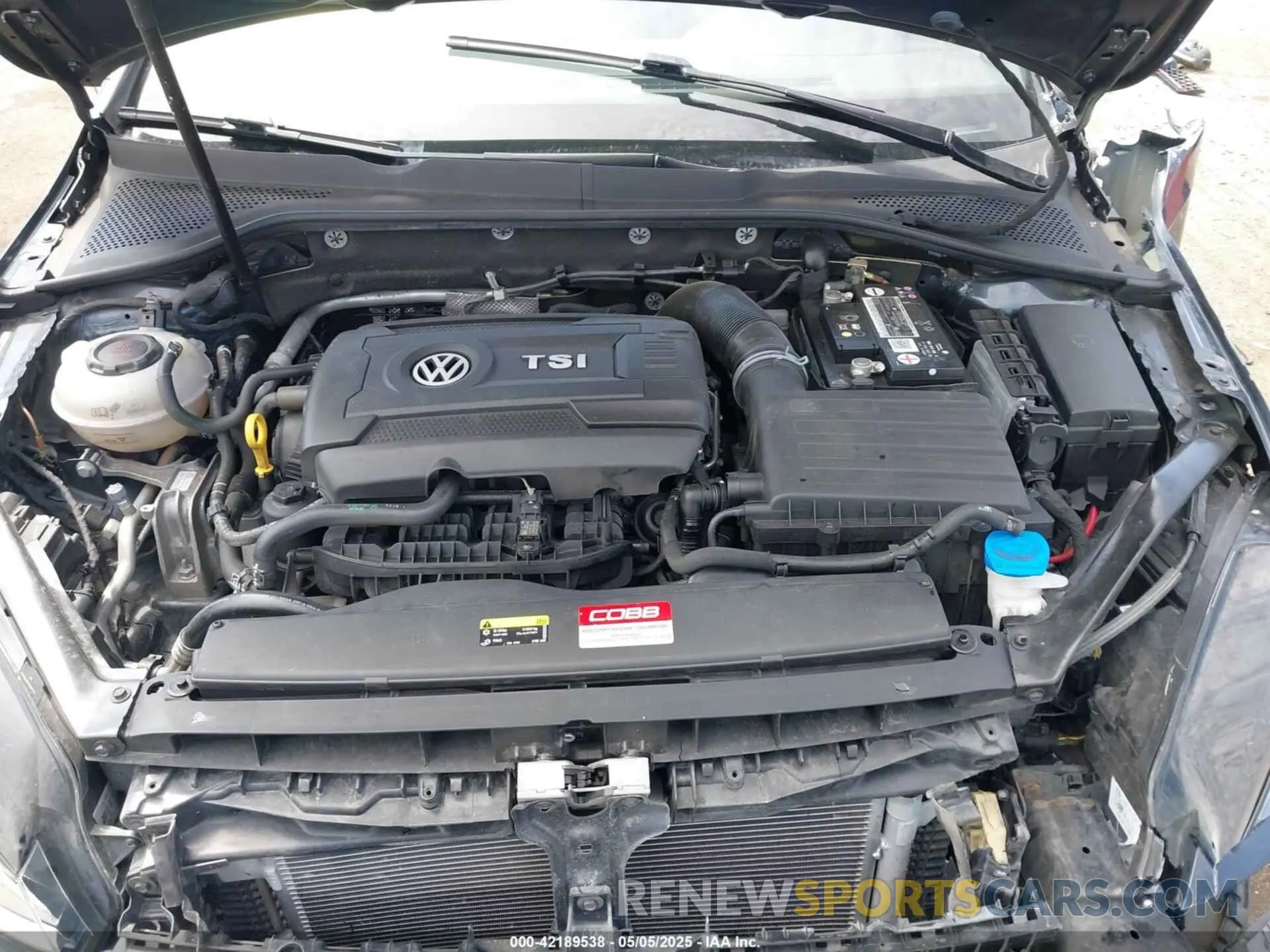 10 Photograph of a damaged car 3VW5T7AUXKM026237 VOLKSWAGEN GOLF GTI 2019
