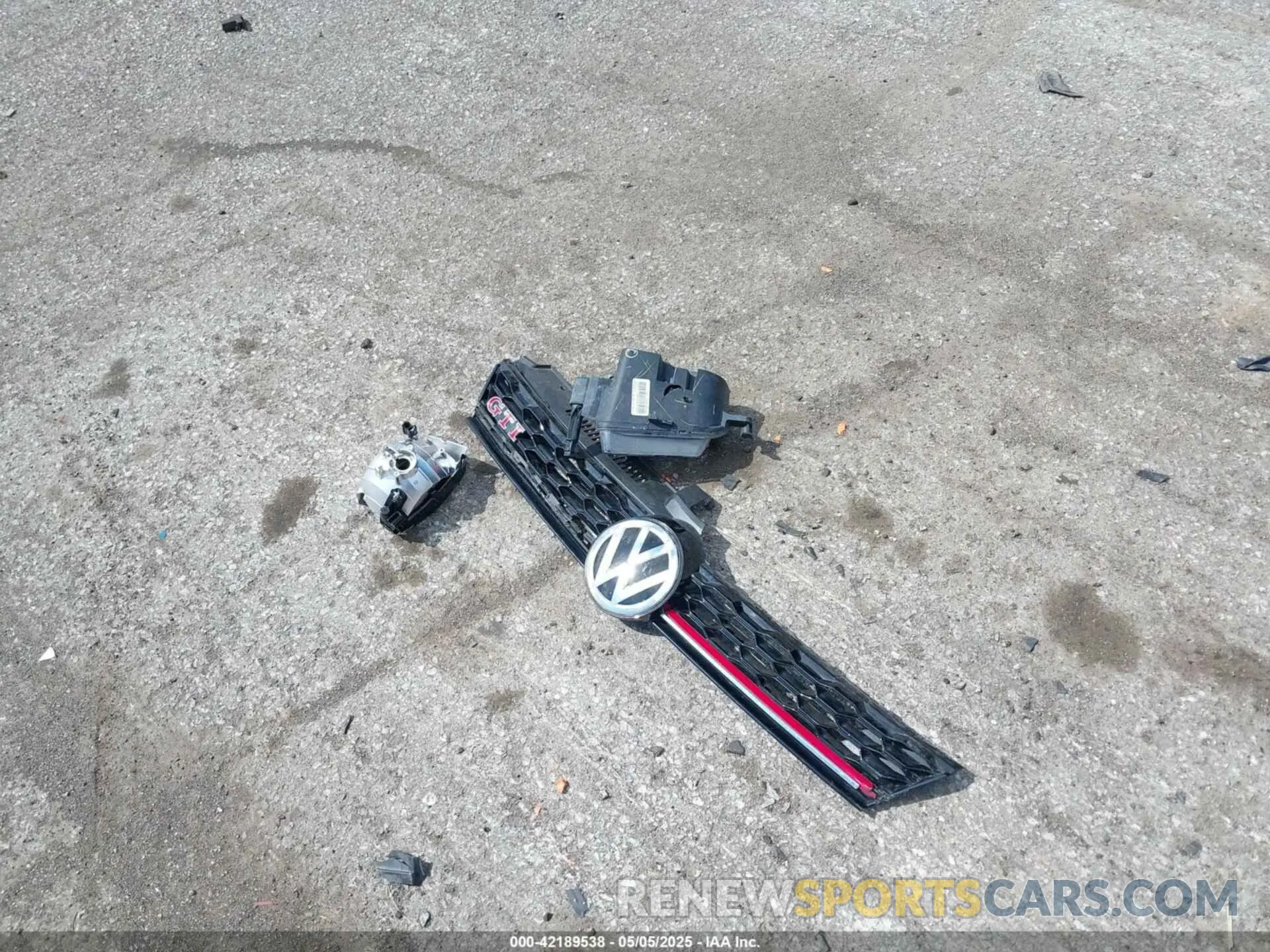12 Photograph of a damaged car 3VW5T7AUXKM026237 VOLKSWAGEN GOLF GTI 2019
