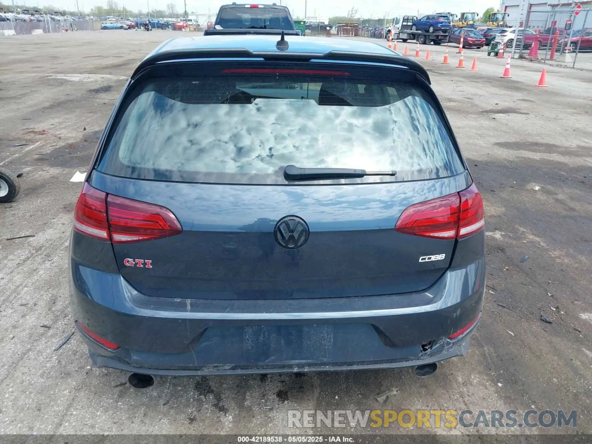 17 Photograph of a damaged car 3VW5T7AUXKM026237 VOLKSWAGEN GOLF GTI 2019