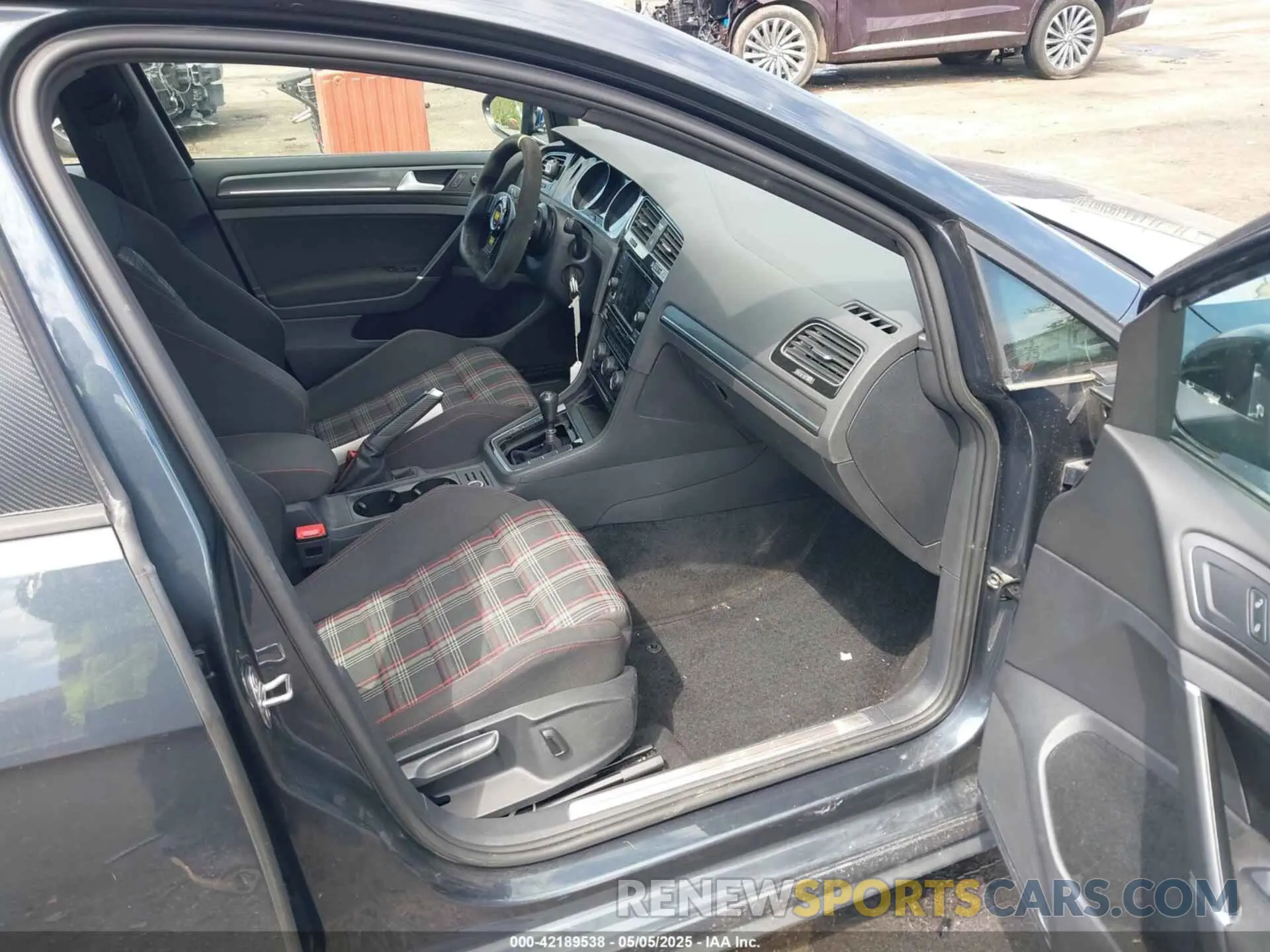 5 Photograph of a damaged car 3VW5T7AUXKM026237 VOLKSWAGEN GOLF GTI 2019
