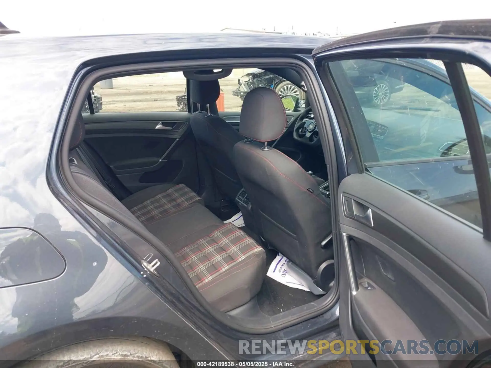 8 Photograph of a damaged car 3VW5T7AUXKM026237 VOLKSWAGEN GOLF GTI 2019